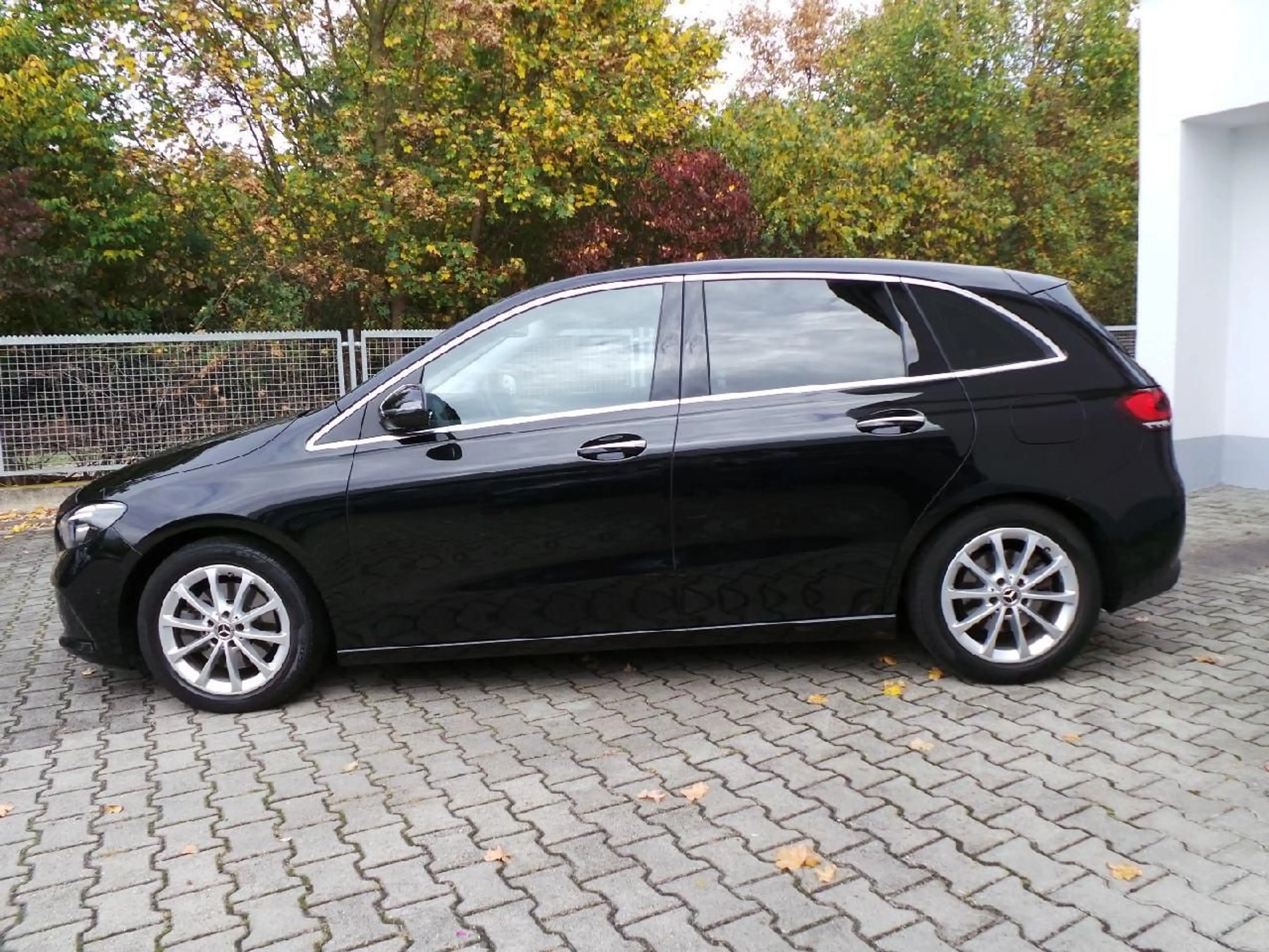 Mercedes-Benz B 220 4Matic Auto AHK Klima NAVI LED LEDER — photo 4