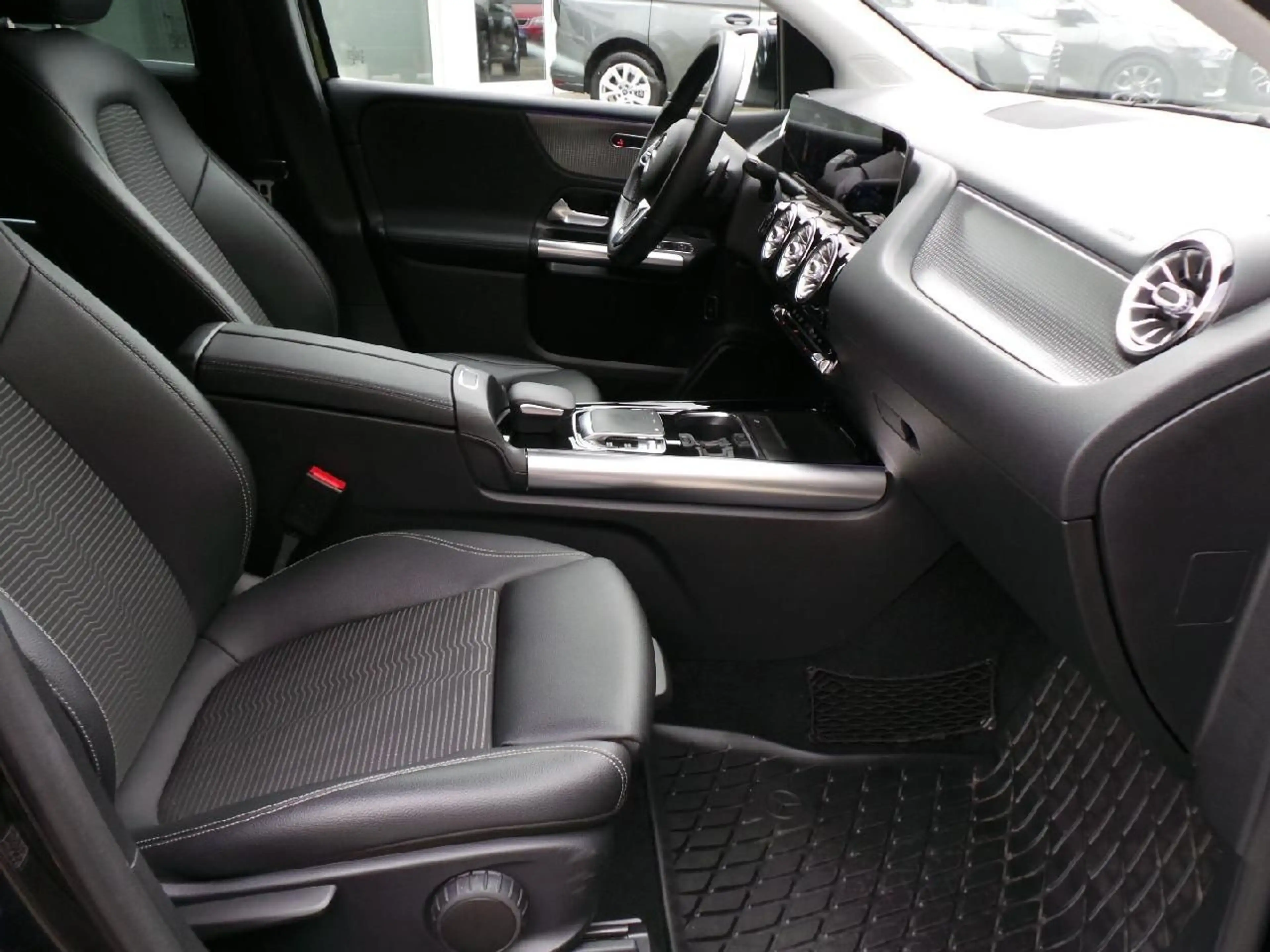 Mercedes-Benz B 220 4Matic Auto AHK Klima NAVI LED LEDER — photo 11