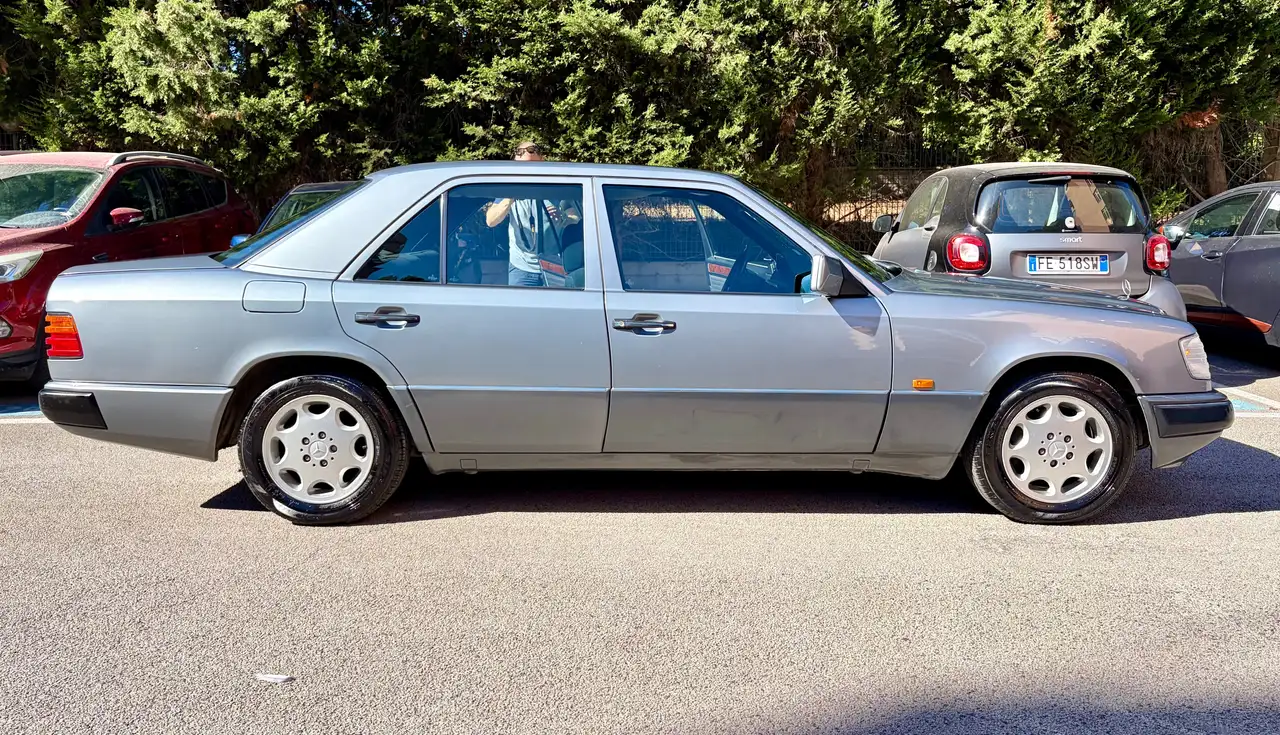 Mercedes-Benz E 200 Elegance, foto 4