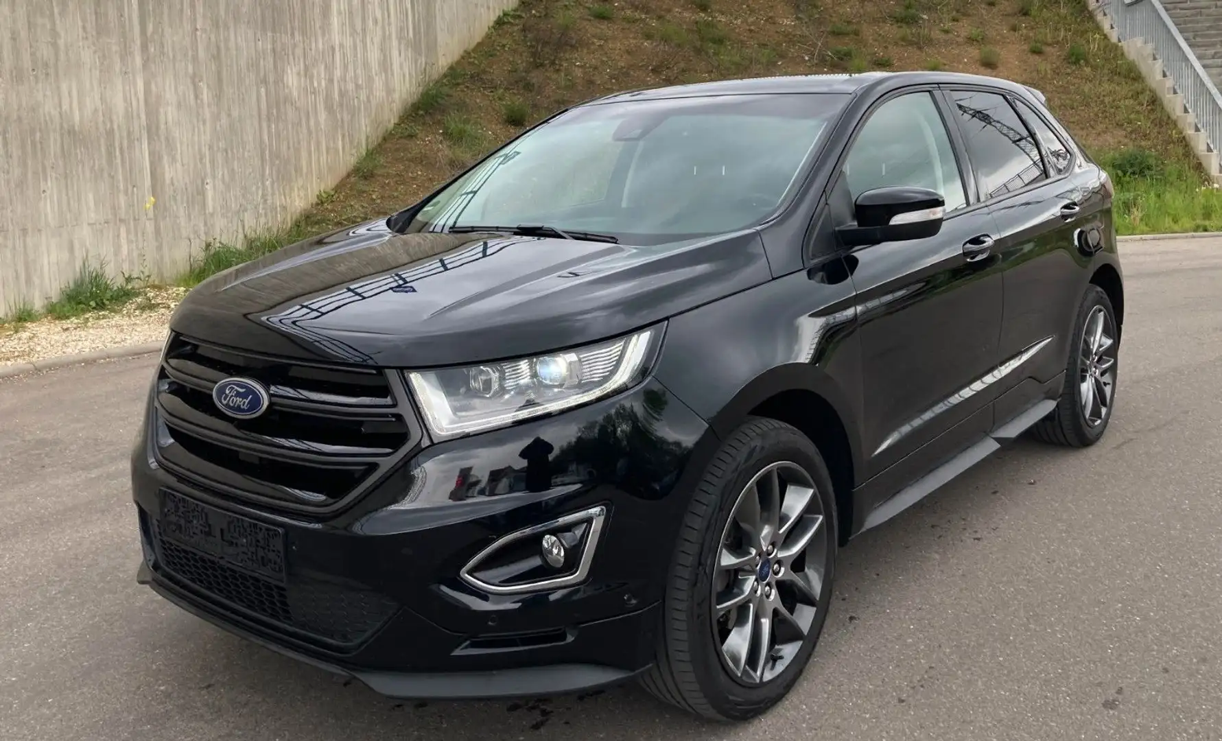 Ford Edge TDCI  Sport 4x4,LED,AHK,SHZ,Navi crna - 1