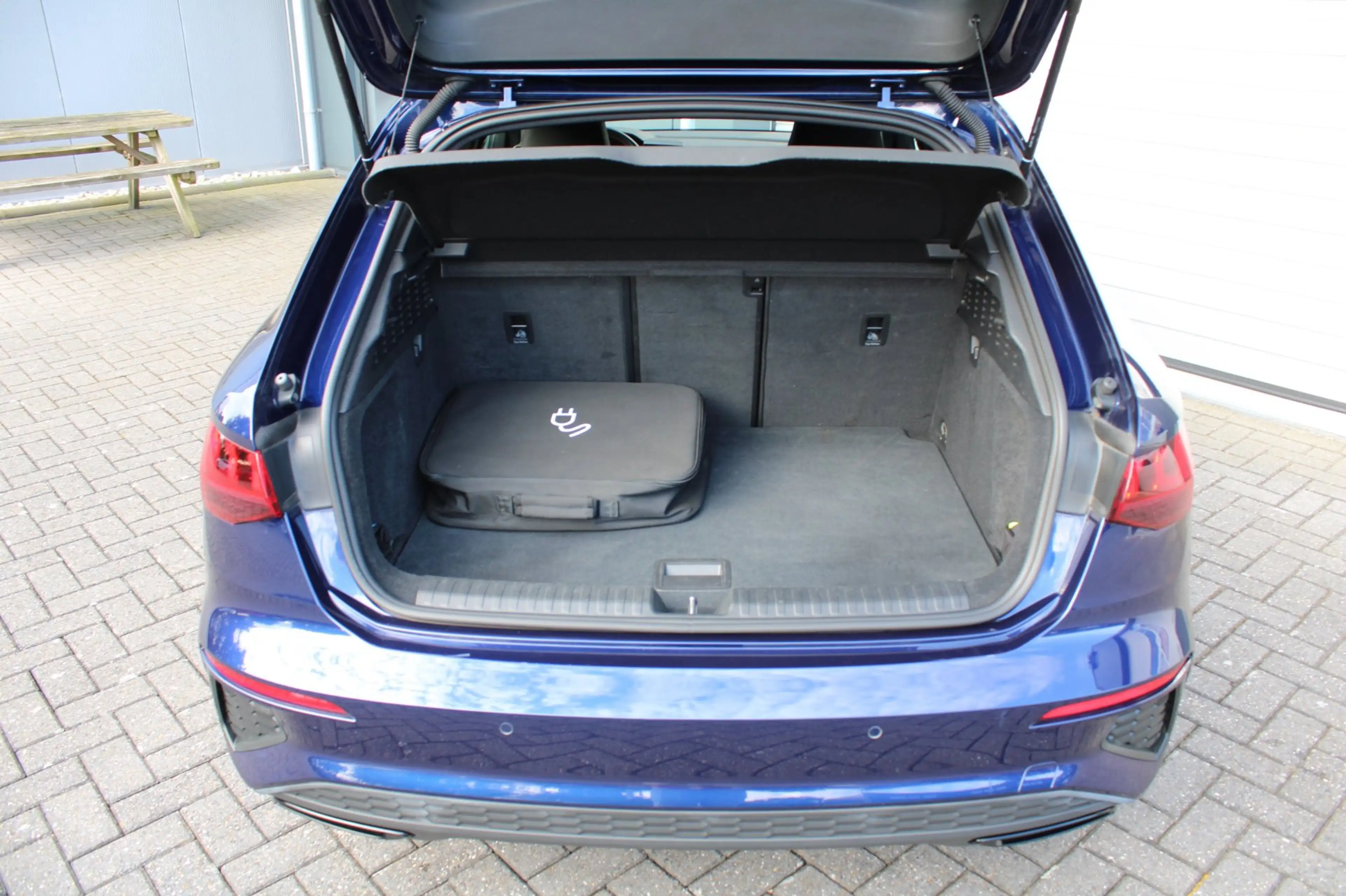 Audi A3 Sportback 45 TFSI e S edition Competition S-Line A — photo 10