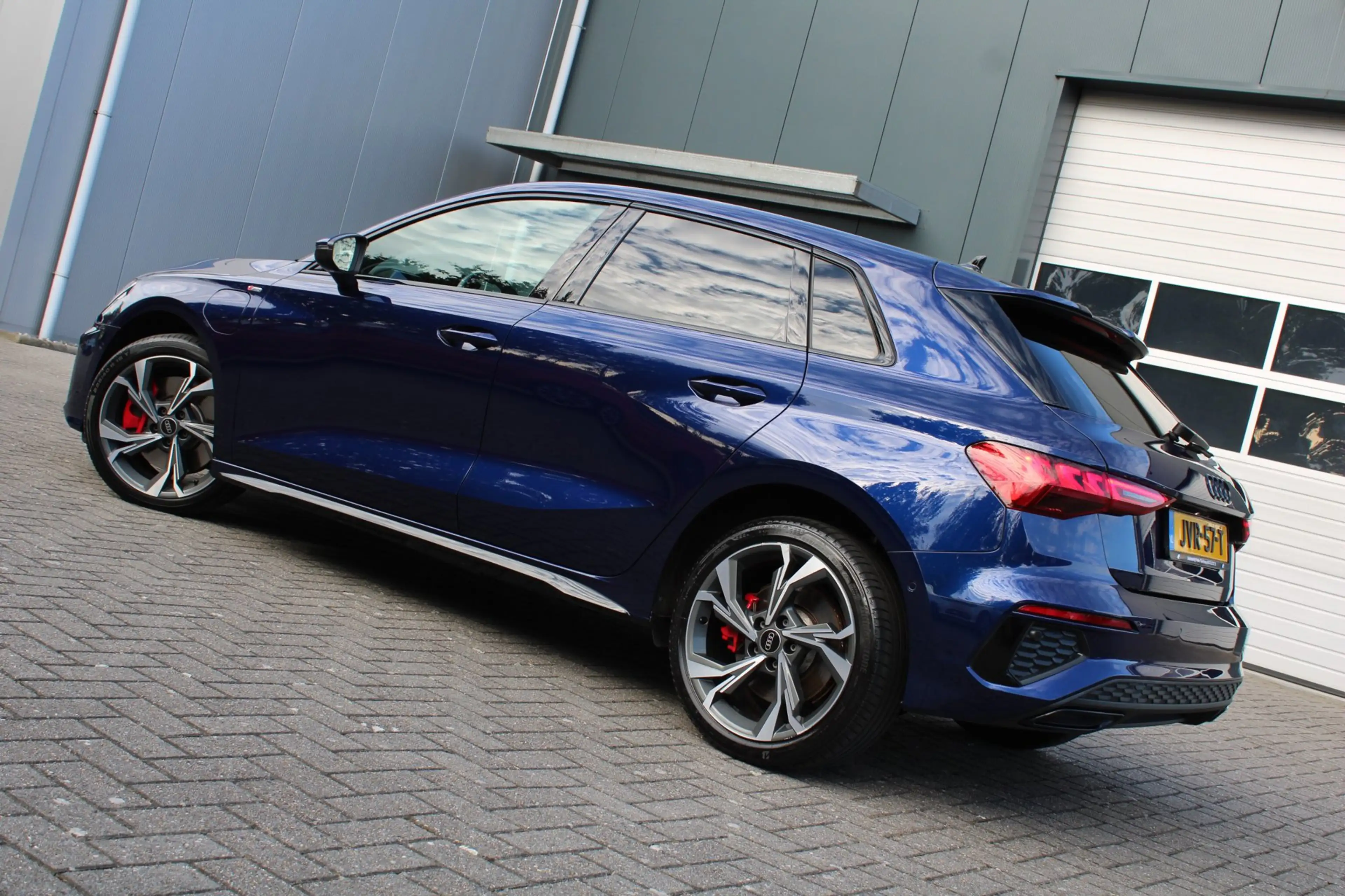 Audi A3 Sportback 45 TFSI e S edition Competition S-Line A — photo 31