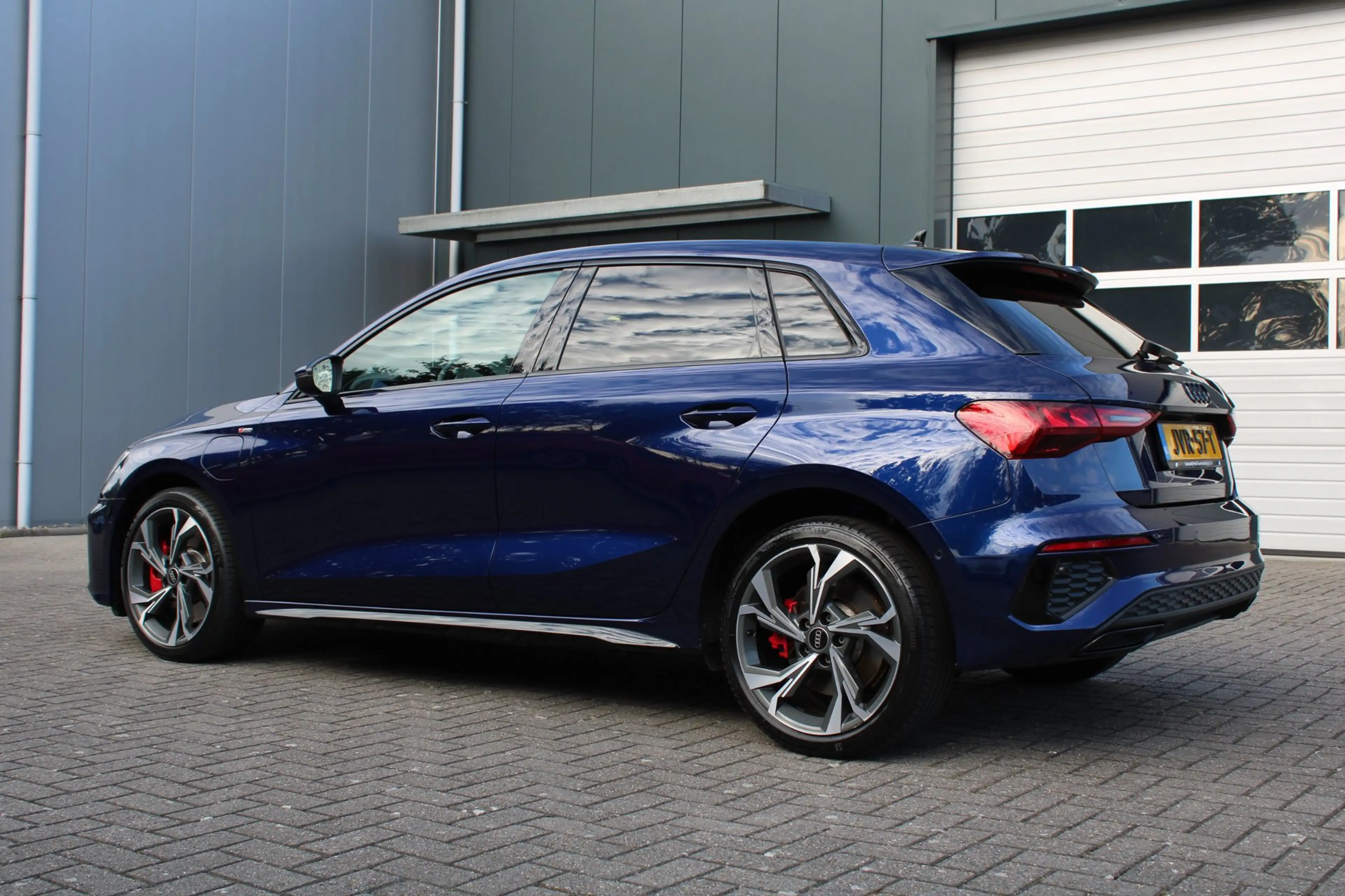 Audi A3 Sportback 45 TFSI e S edition Competition S-Line A — photo 23