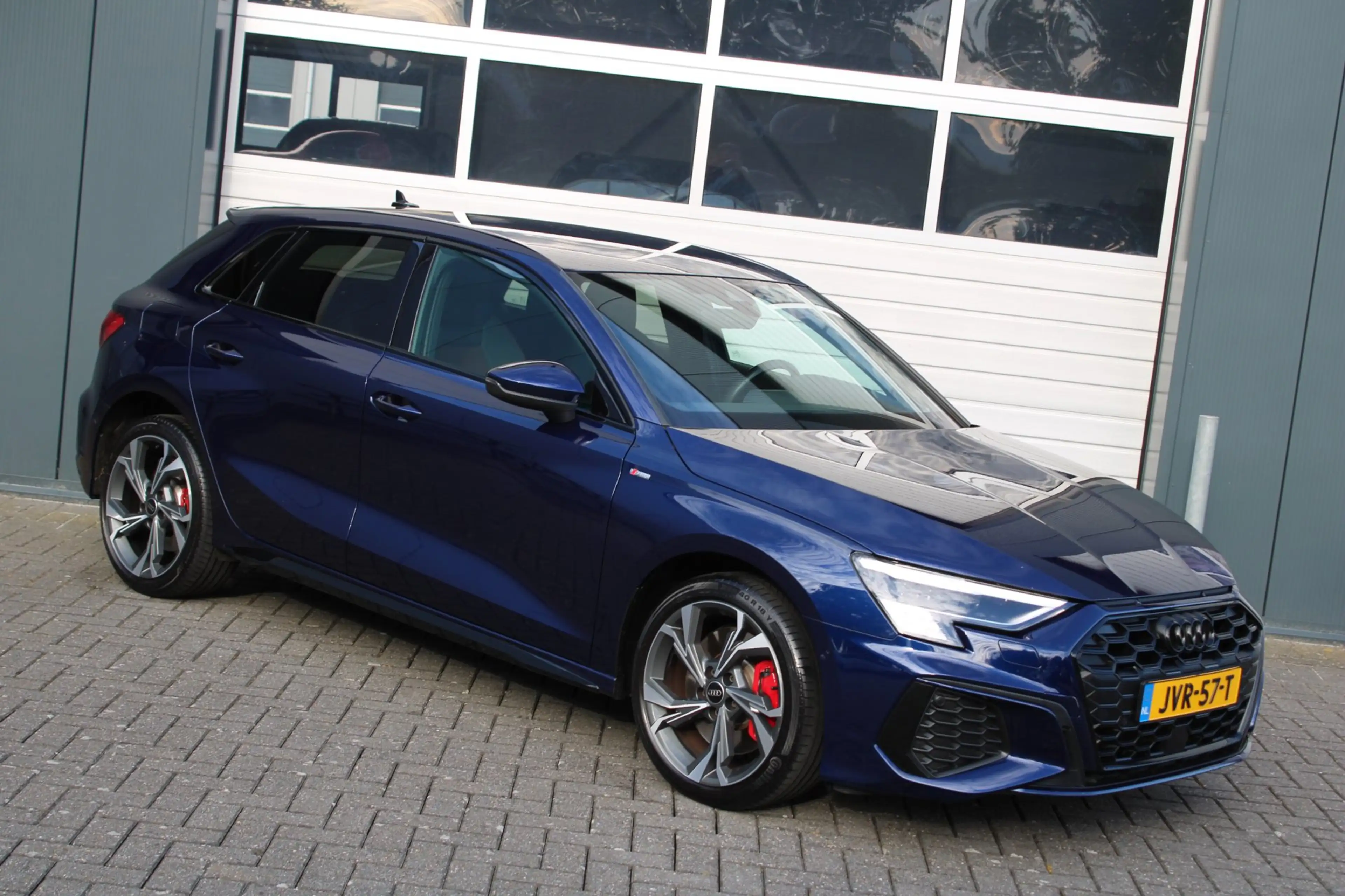 Audi A3 Sportback 45 TFSI e S edition Competition S-Line A — photo 42