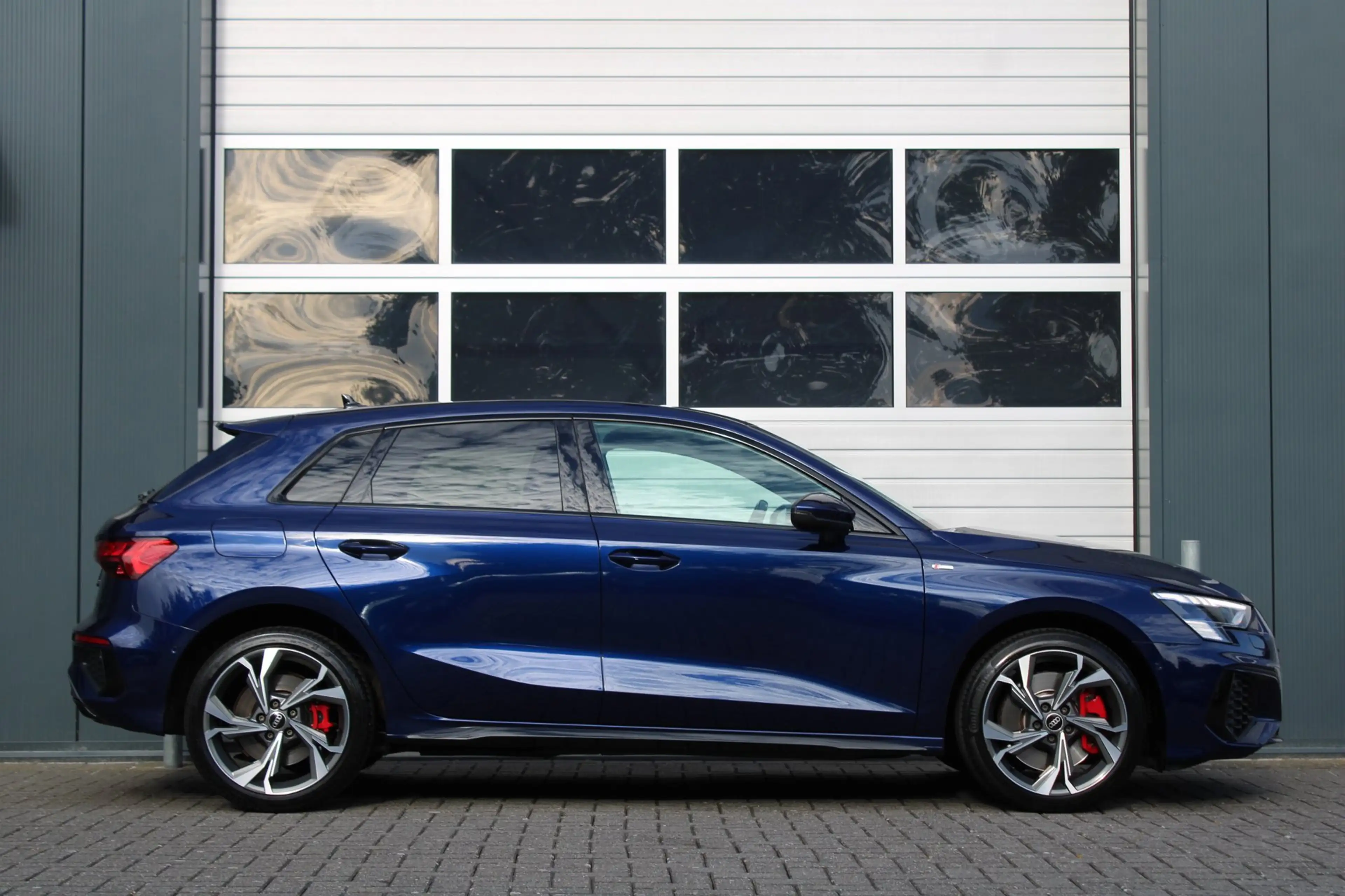Audi A3 Sportback 45 TFSI e S edition Competition S-Line A — photo 2