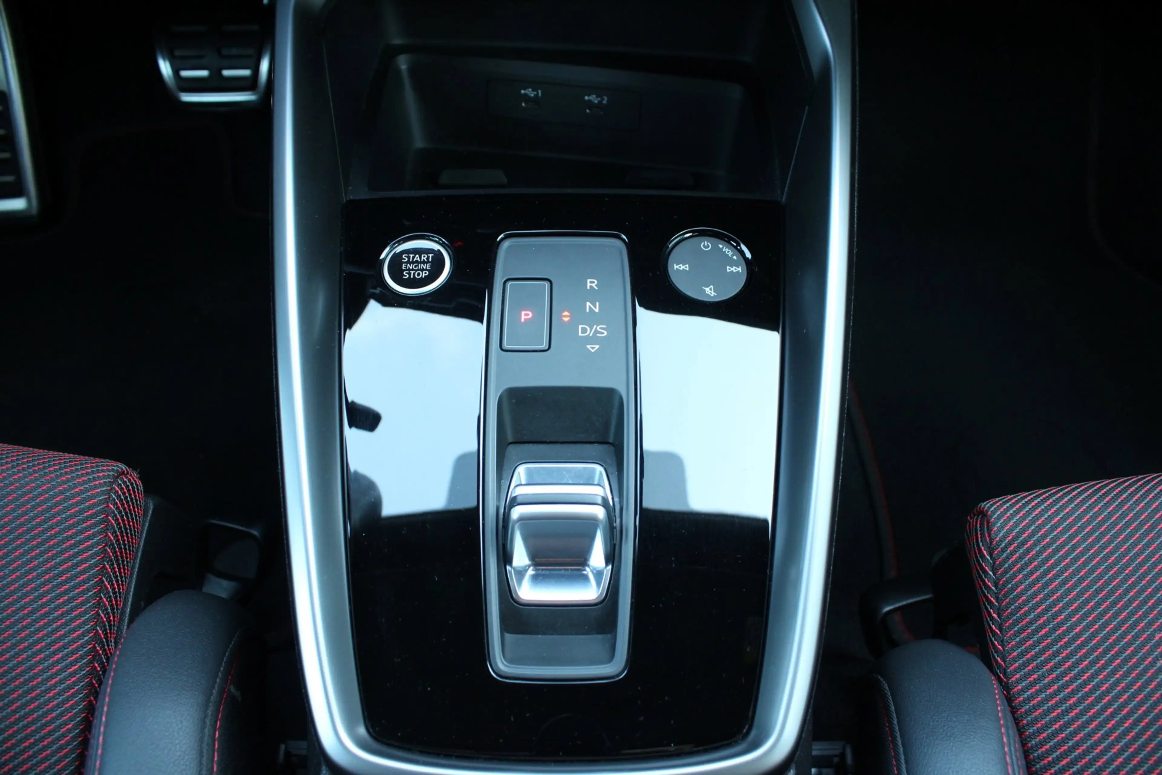 Audi A3 Sportback 45 TFSI e S edition Competition S-Line A — photo 24
