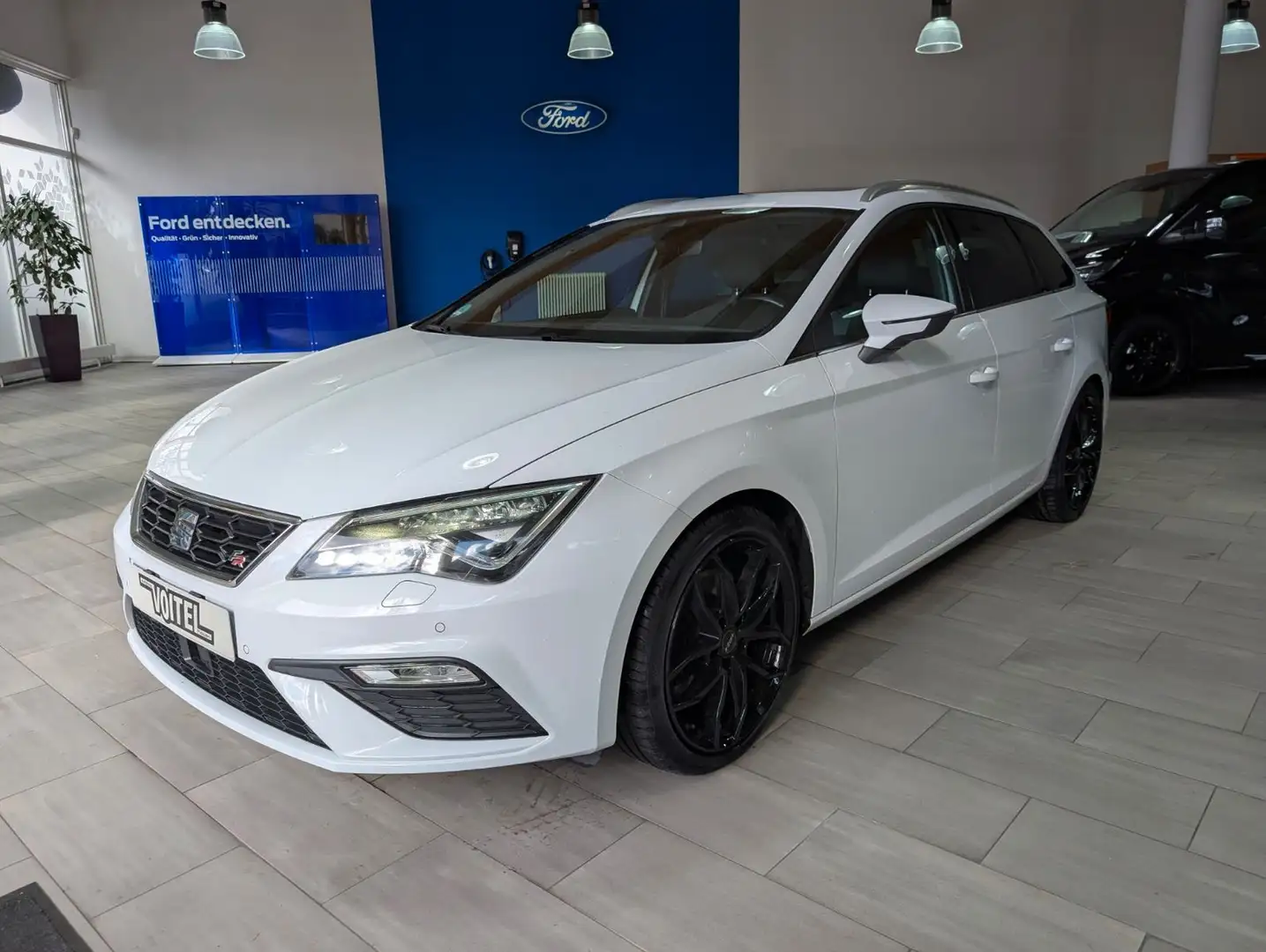 SEAT Leon ST FR Weiß - 1