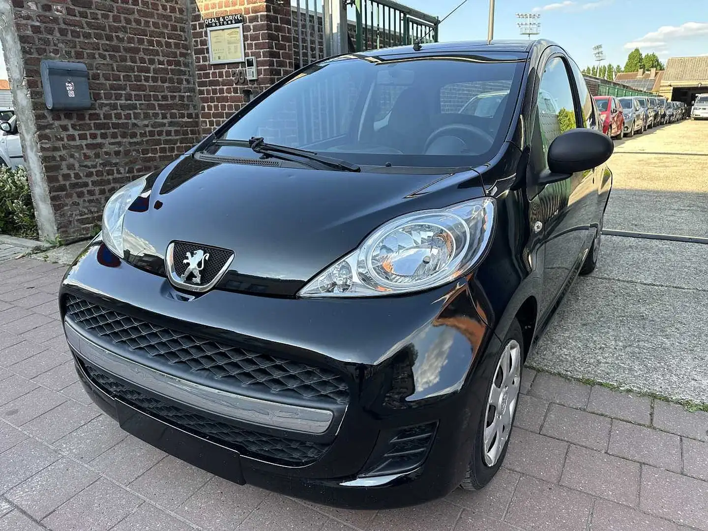 Peugeot 107 1.0 I MET 99DKM EDITION TRENDY Zwart - 1
