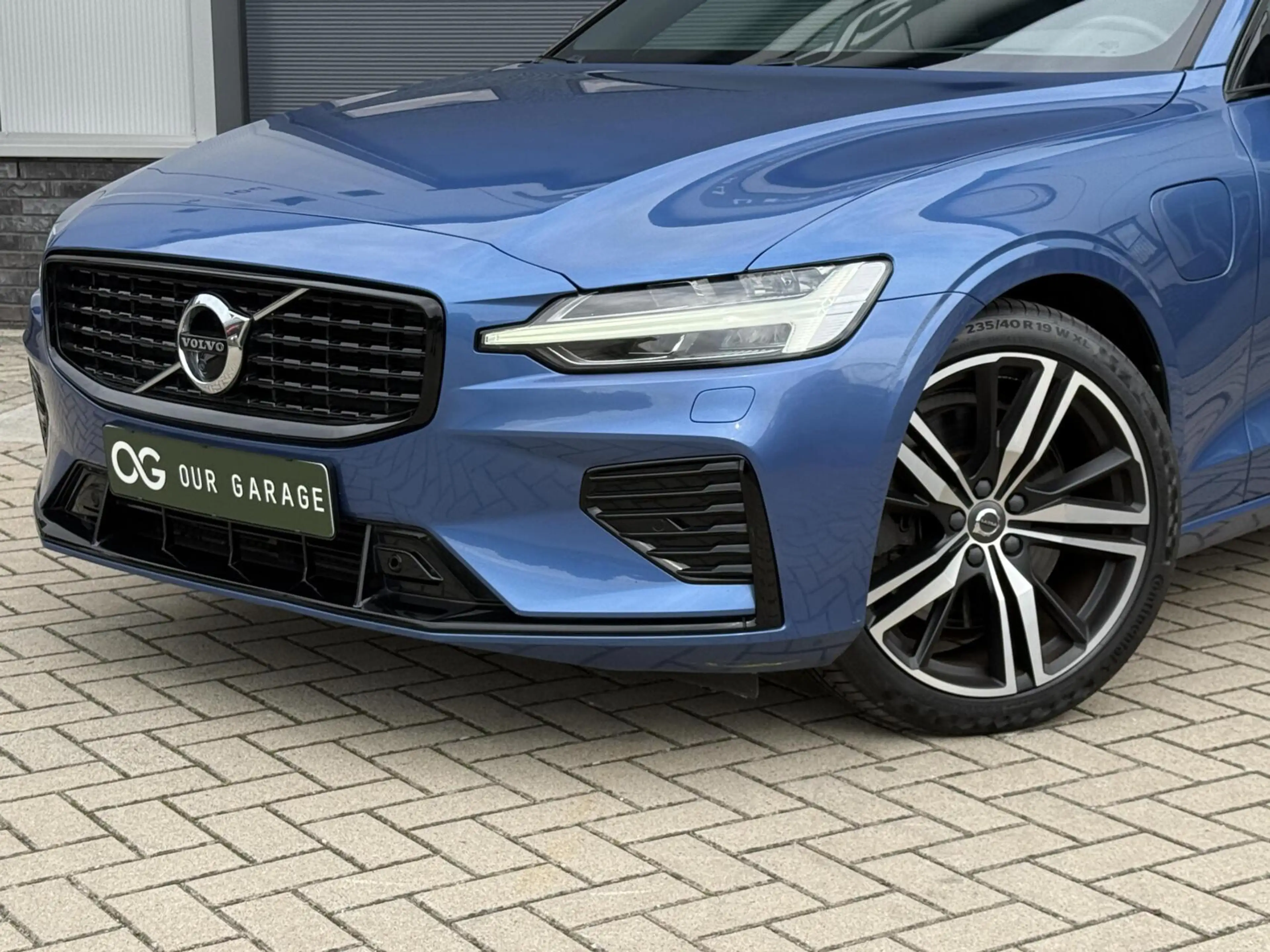 Volvo V60 T6 Recharge AWD R-Design|360|HuD|Pano|Trekhaak|19" — photo 10