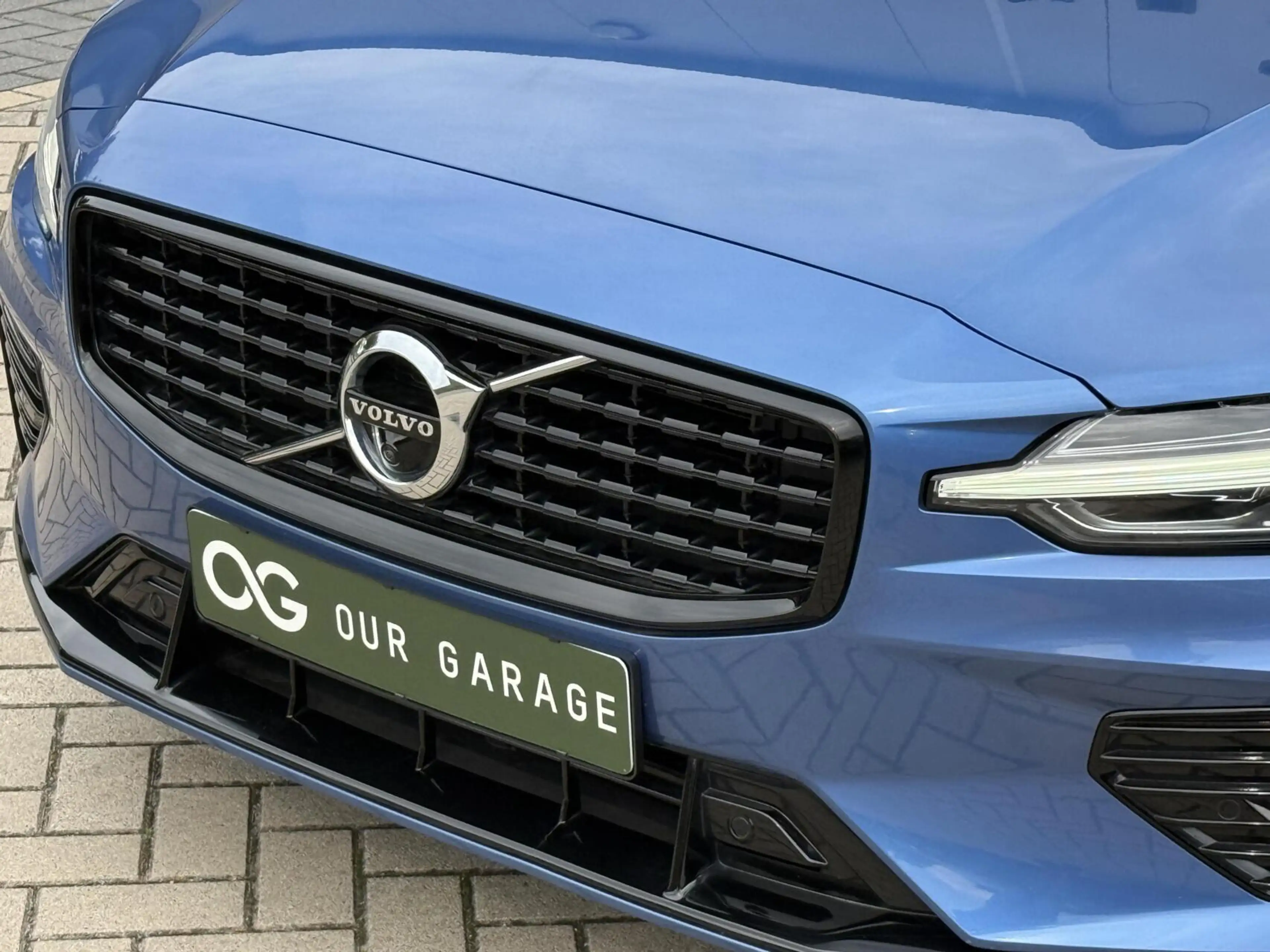 Volvo V60 T6 Recharge AWD R-Design|360|HuD|Pano|Trekhaak|19" — photo 13