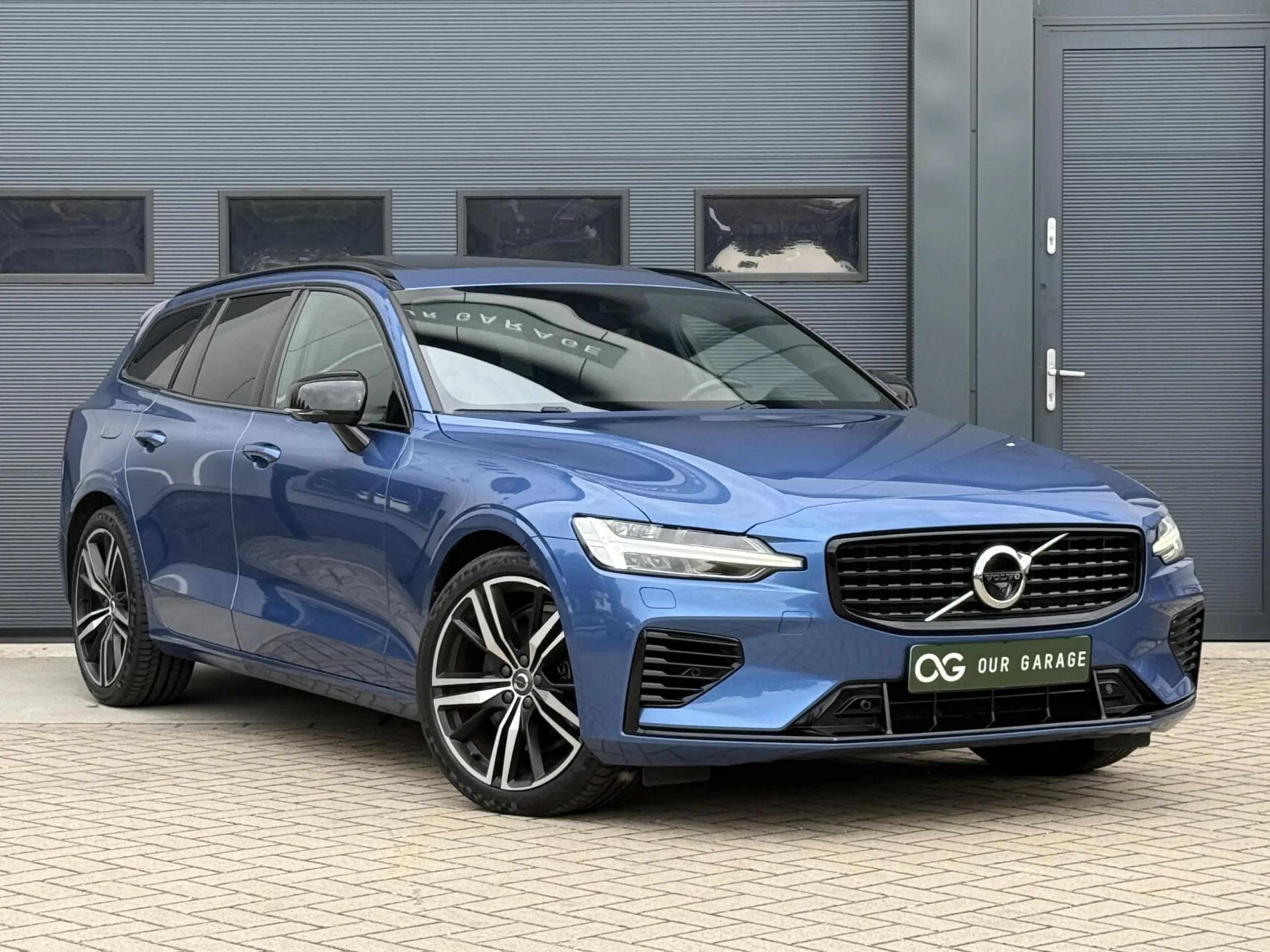 Volvo V60 T6 Recharge AWD R-Design|360|HuD|Pano|Trekhaak|19" — photo 6