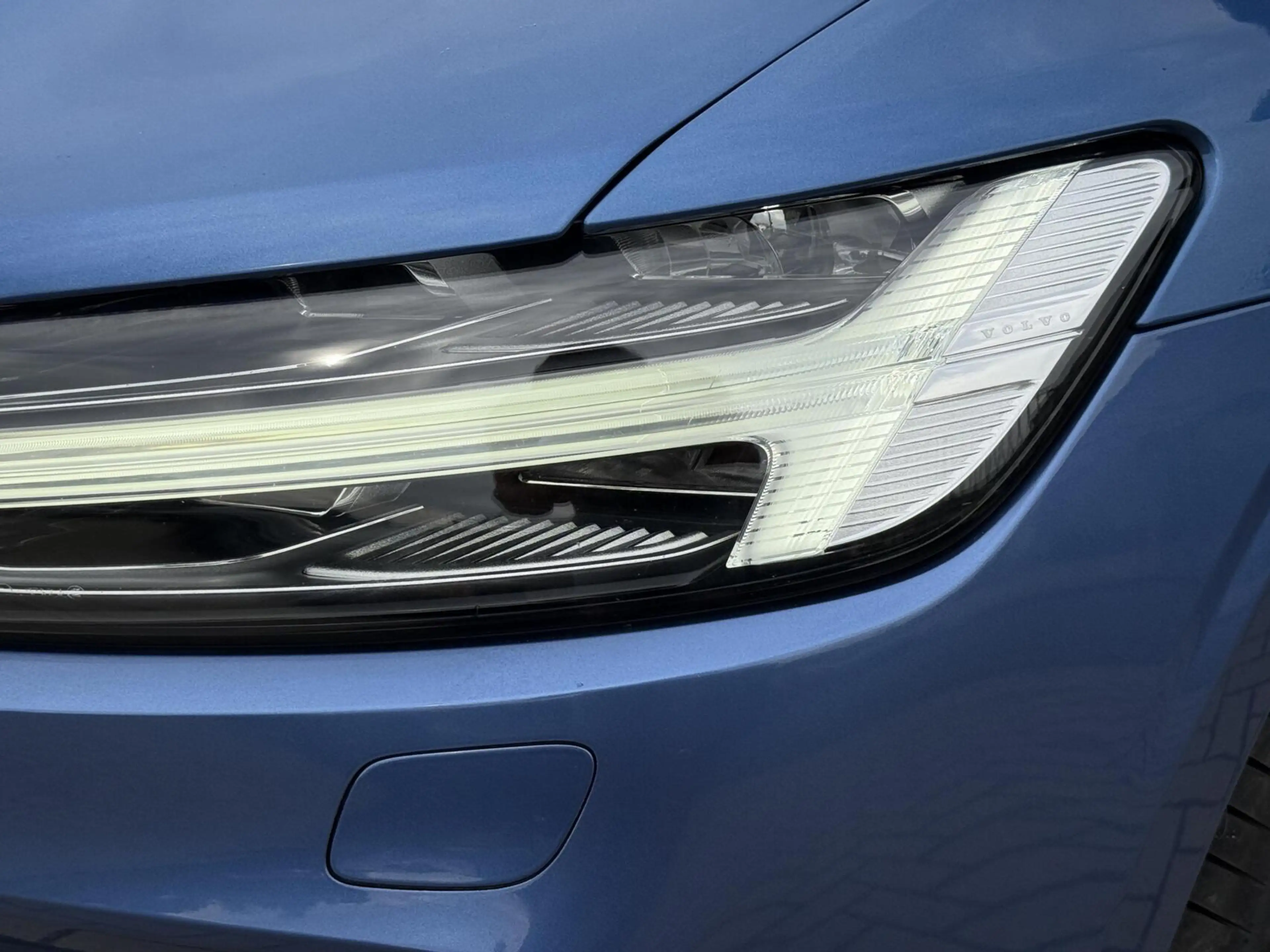 Volvo V60 T6 Recharge AWD R-Design|360|HuD|Pano|Trekhaak|19" — photo 14