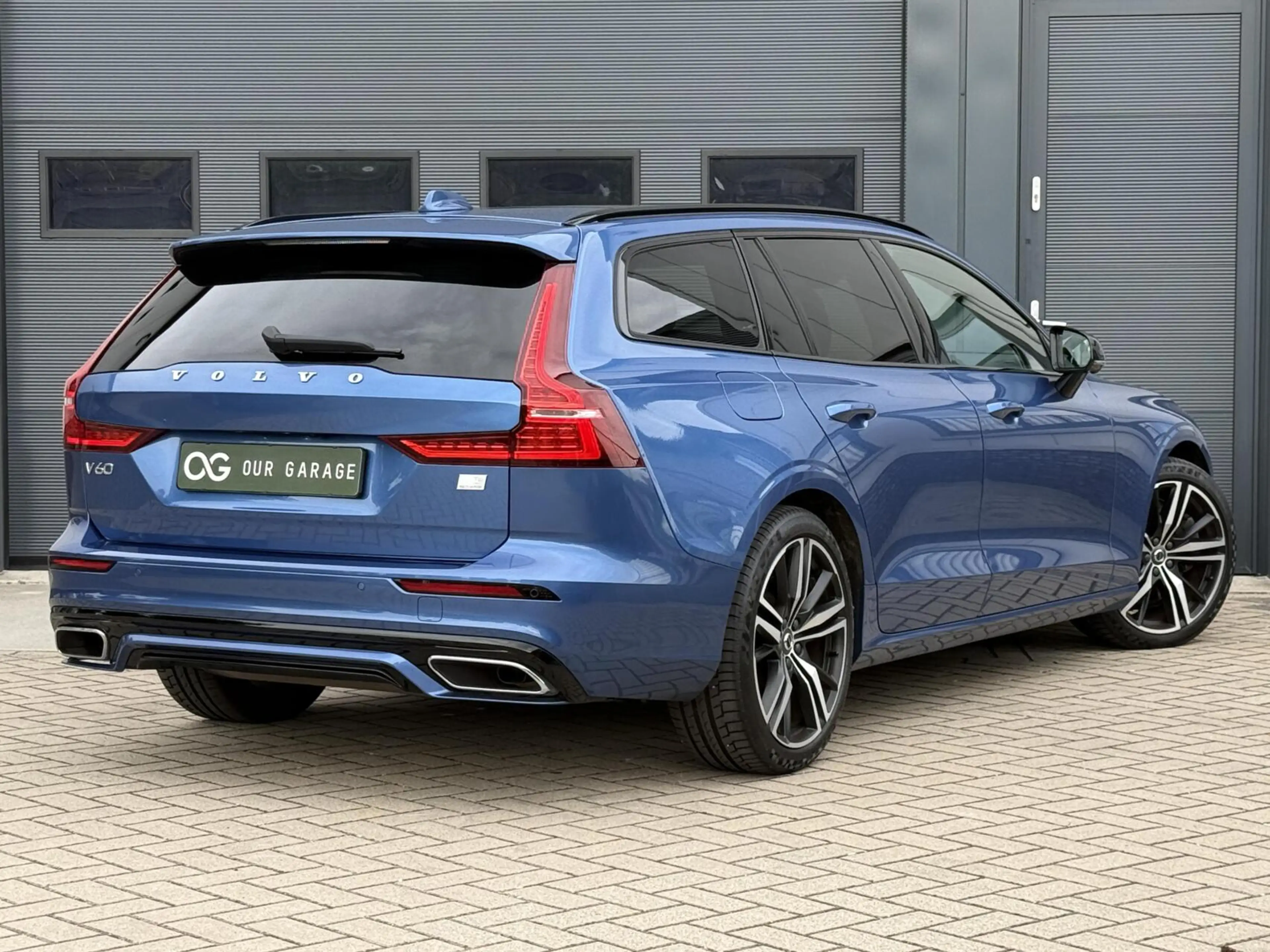 Volvo V60 T6 Recharge AWD R-Design|360|HuD|Pano|Trekhaak|19" — photo 7