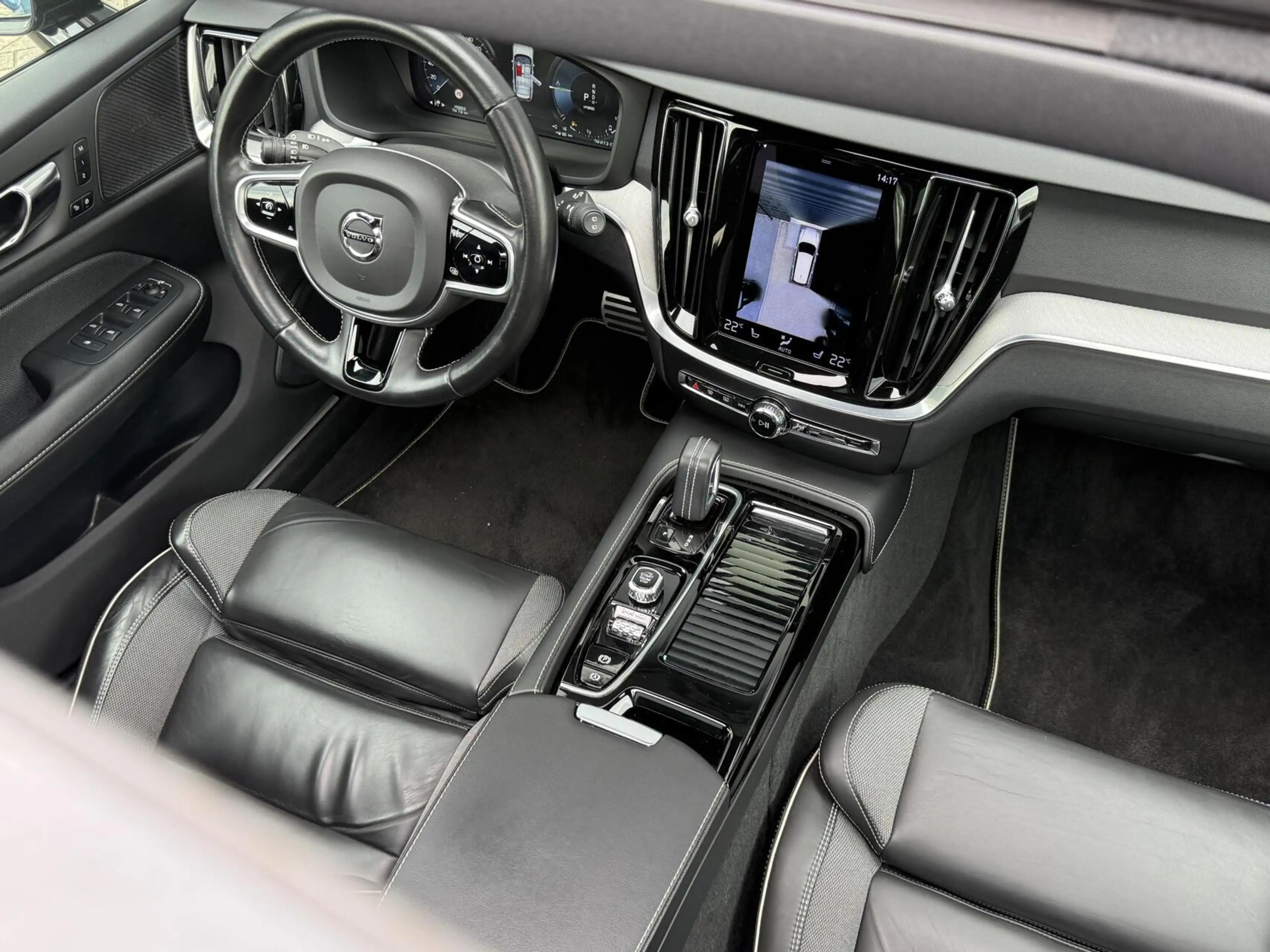Volvo V60 T6 Recharge AWD R-Design|360|HuD|Pano|Trekhaak|19" — photo 3