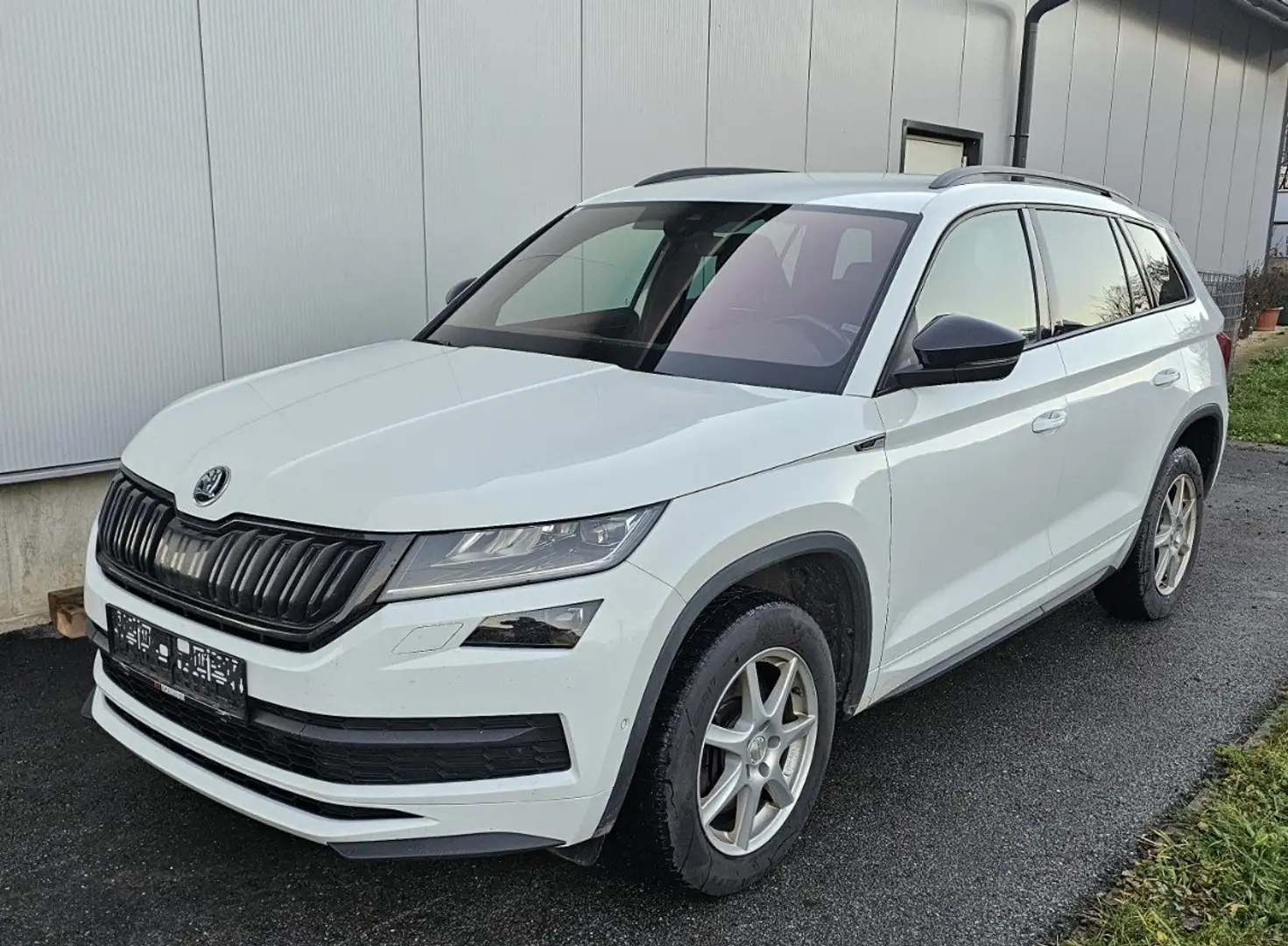 Skoda Kodiaq 2,0 TDI SCR 4x4 Sportline 7 Sitze DSG Weiß - 1