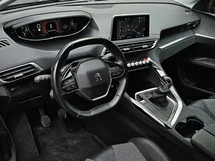 Annonce voiture d'occasion Peugeot 5008 - CARADIZE