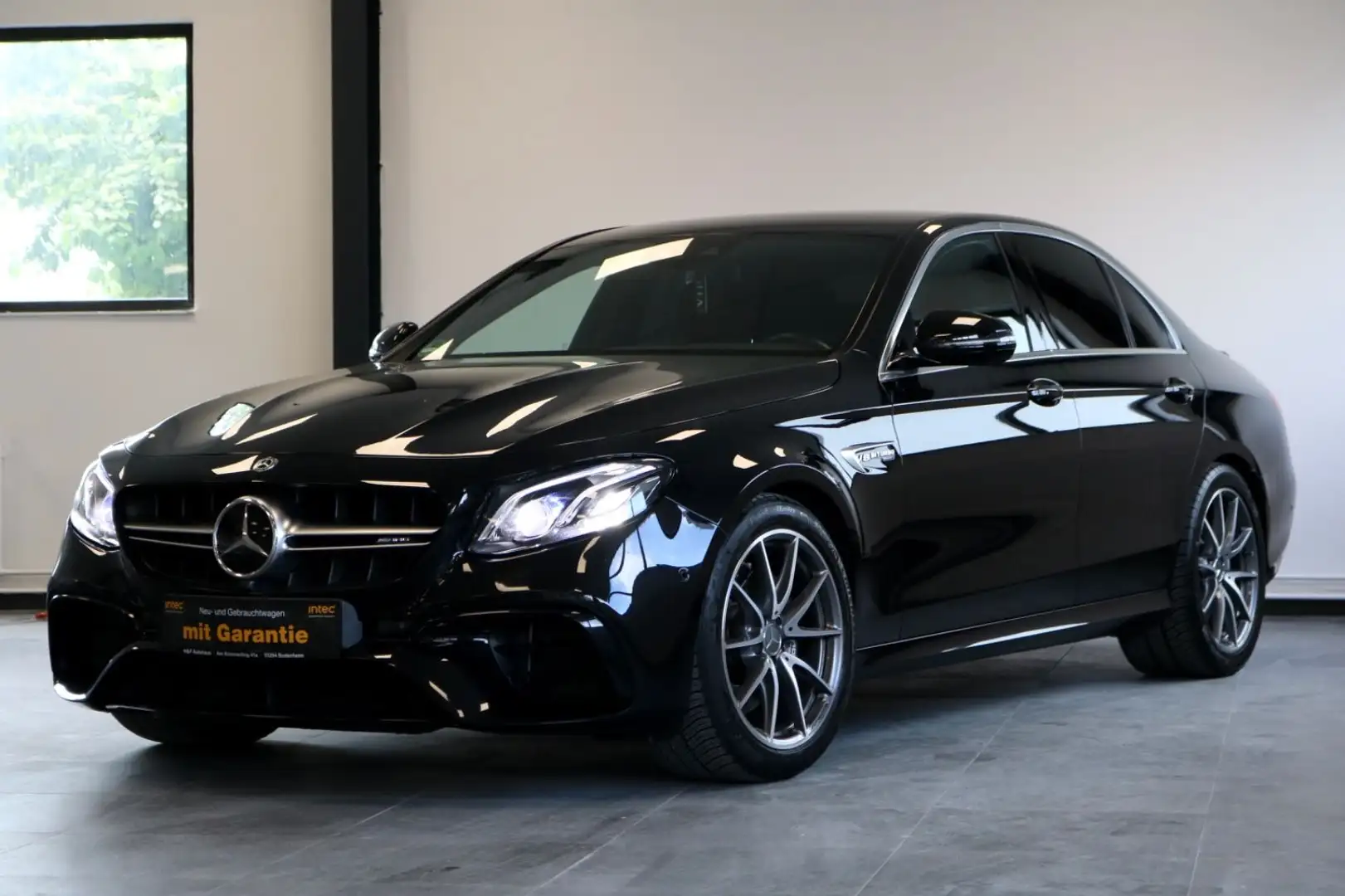 Mercedes-Benz E 63 AMG 4Matic+ /LEDER/KAMERA/NAVI Fekete - 1