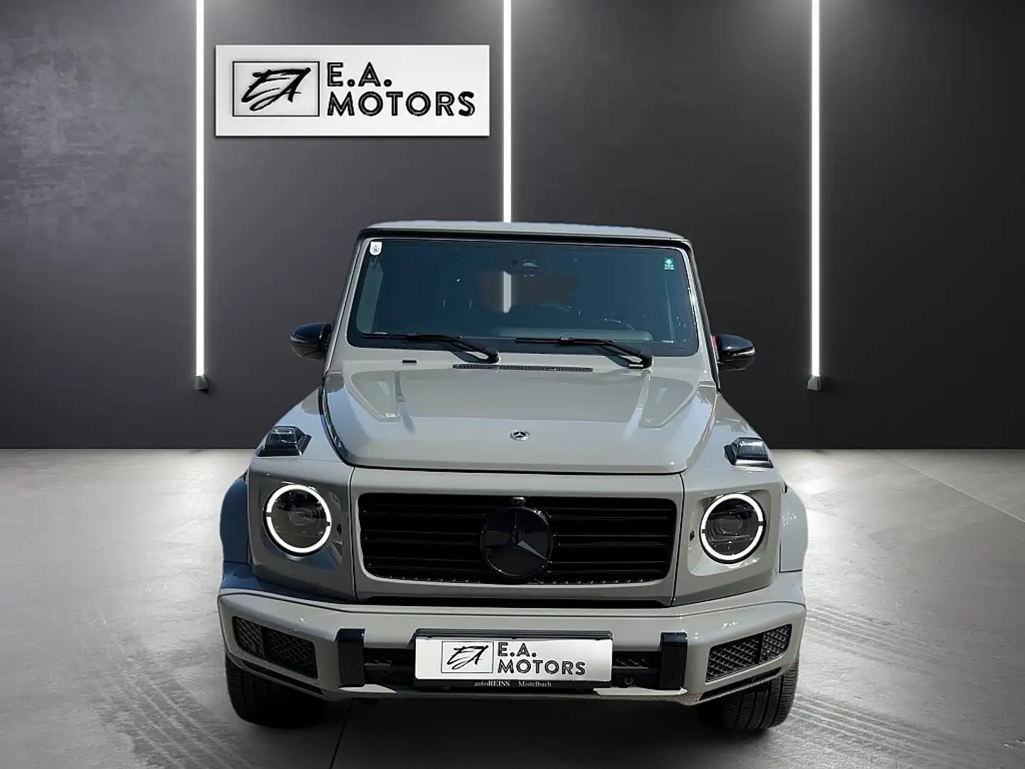 Mercedes-Benz G 400 d 4MATIC Aut. Grau - 2