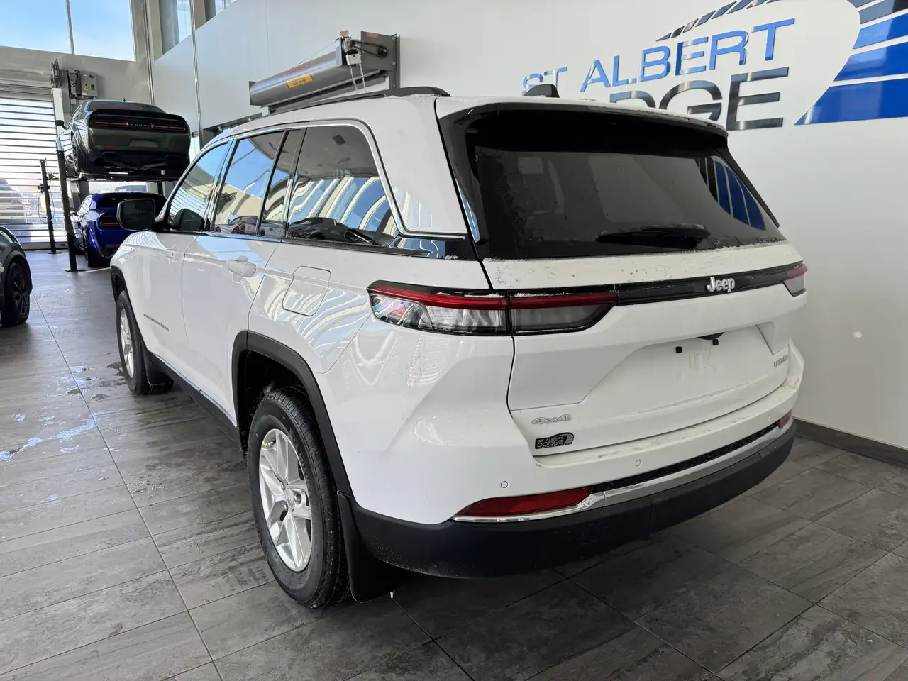 Jeep Grand Cherokee снимка Jeep Grand Cherokee