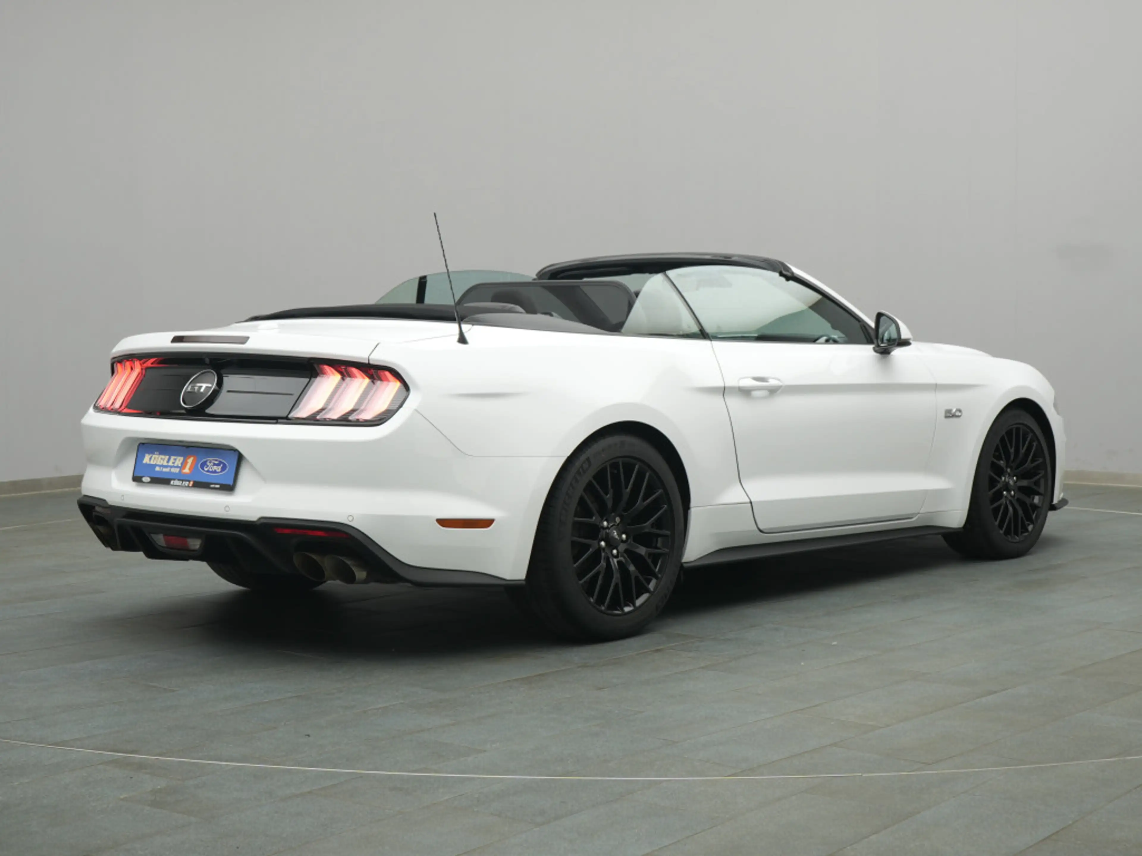 Ford Mustang GT Cabrio V8 450PS Aut./Premium-P2/Navi — photo 4