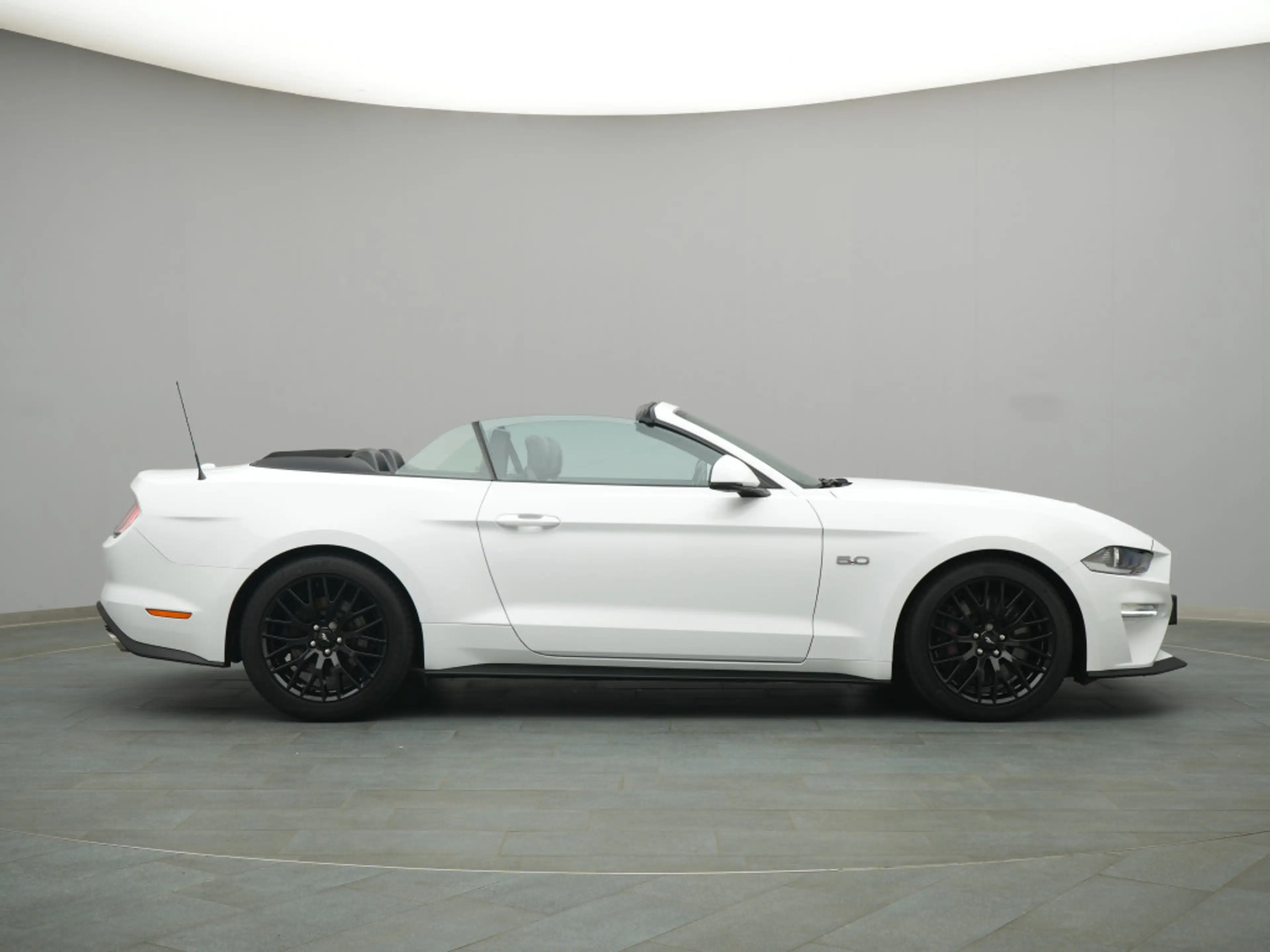 Ford Mustang GT Cabrio V8 450PS Aut./Premium-P2/Navi — photo 8