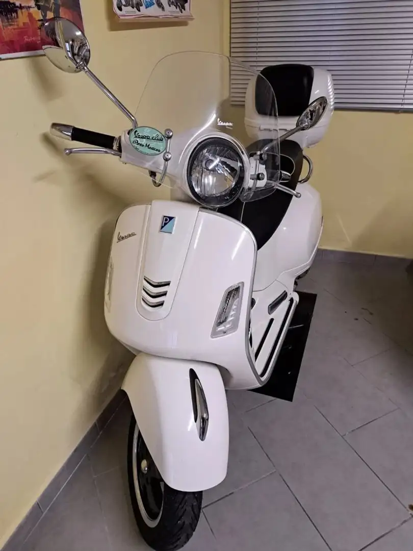 Vespa GTS 300 Білий - 2