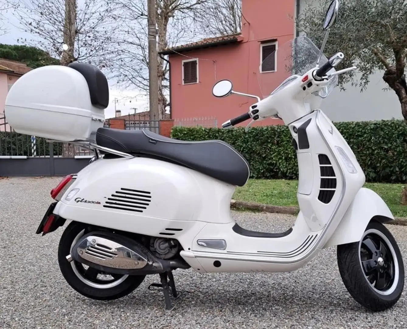 Vespa GTS 300 Білий - 1