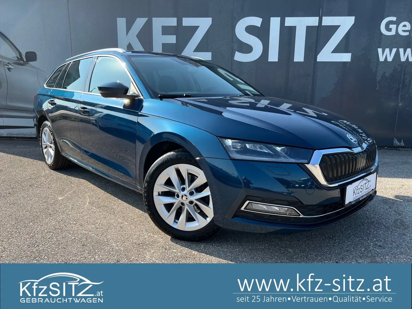 Skoda Octavia Combi 2,0 TDI Style DSG | NP: €43.900 Blau - 1