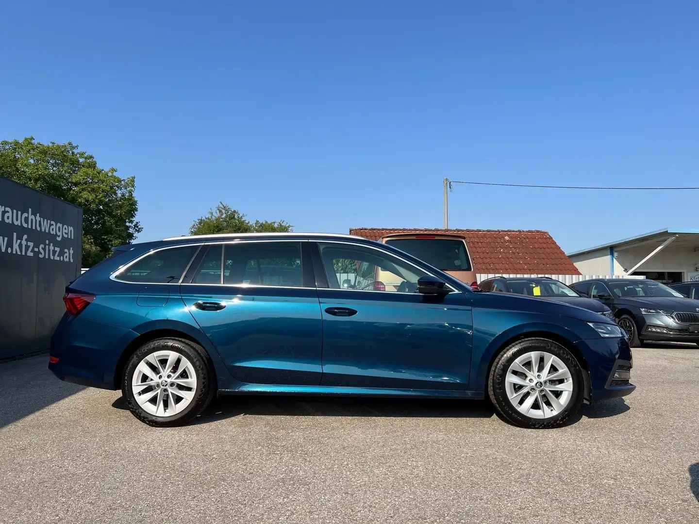 Skoda Octavia Combi 2,0 TDI Style DSG | NP: €43.900 Blau - 2
