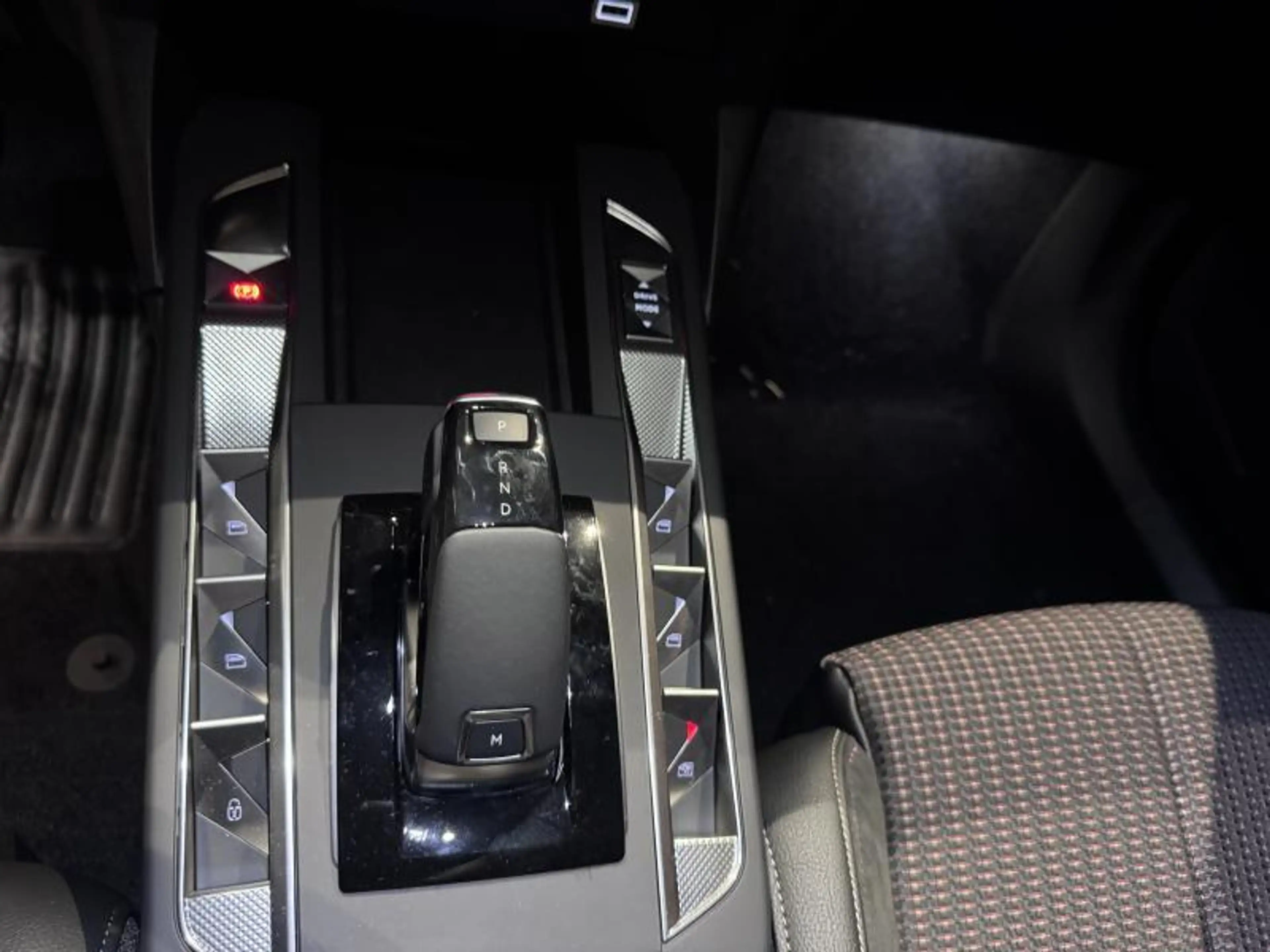 DS Automobiles DS 3 DS3 Edition France / Hybrid — photo 10