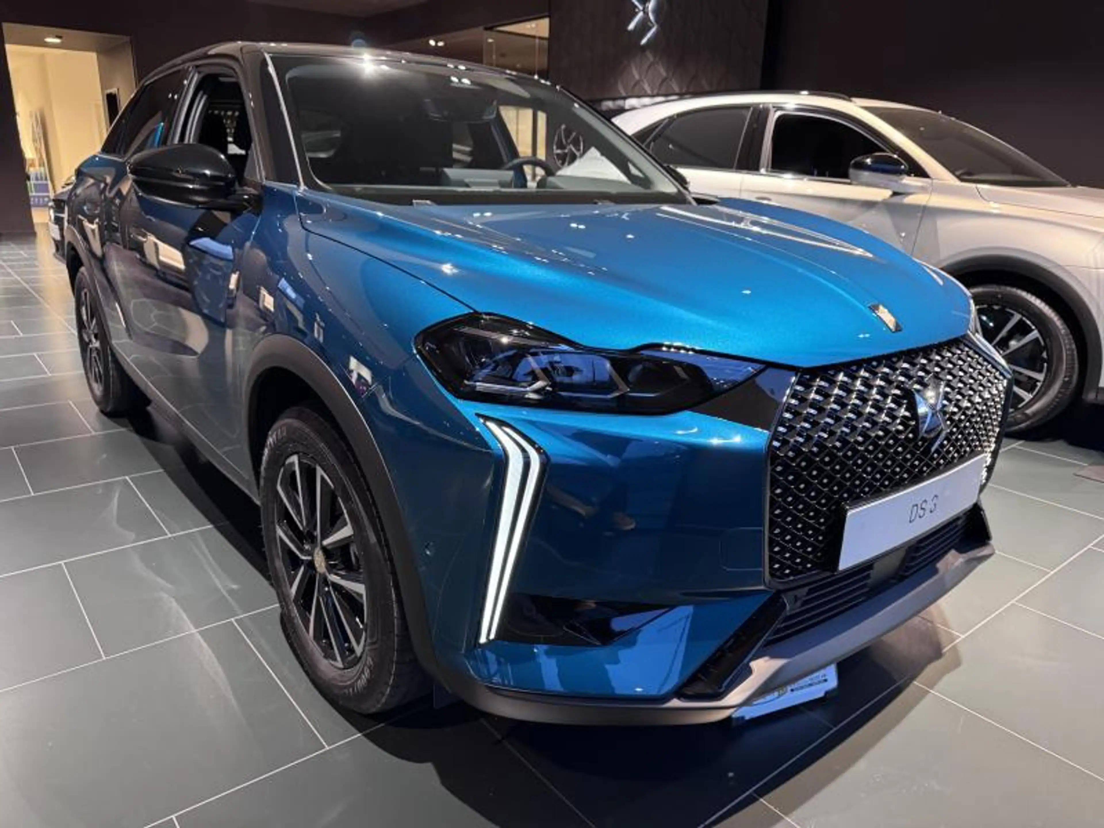 DS Automobiles DS 3 DS3 Edition France / Hybrid — photo 2