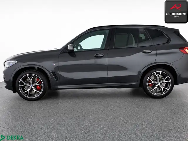 BMW X5 view 2