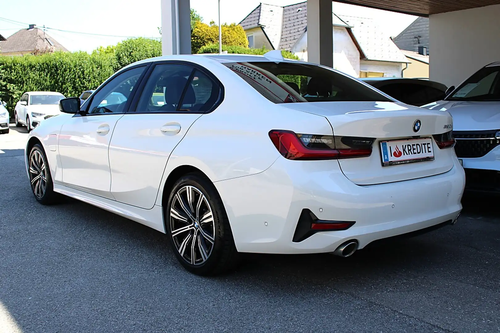 BMW 330 e PHEV Aut. Sport Line *LASER, Head-Up, M-Lenkrad* Weiß - 2