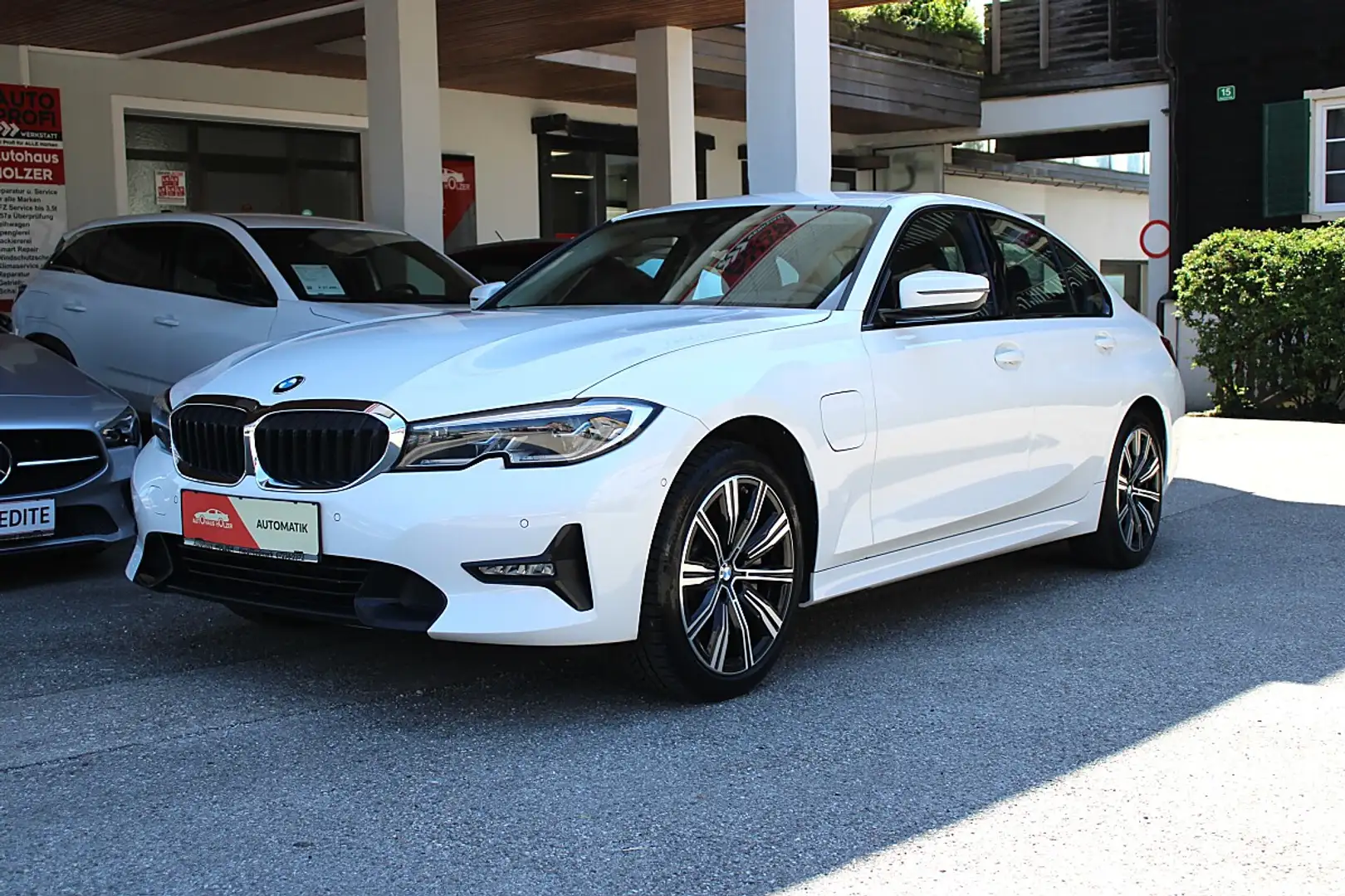 BMW 330 e PHEV Aut. Sport Line *LASER, Head-Up, M-Lenkrad* Weiß - 1