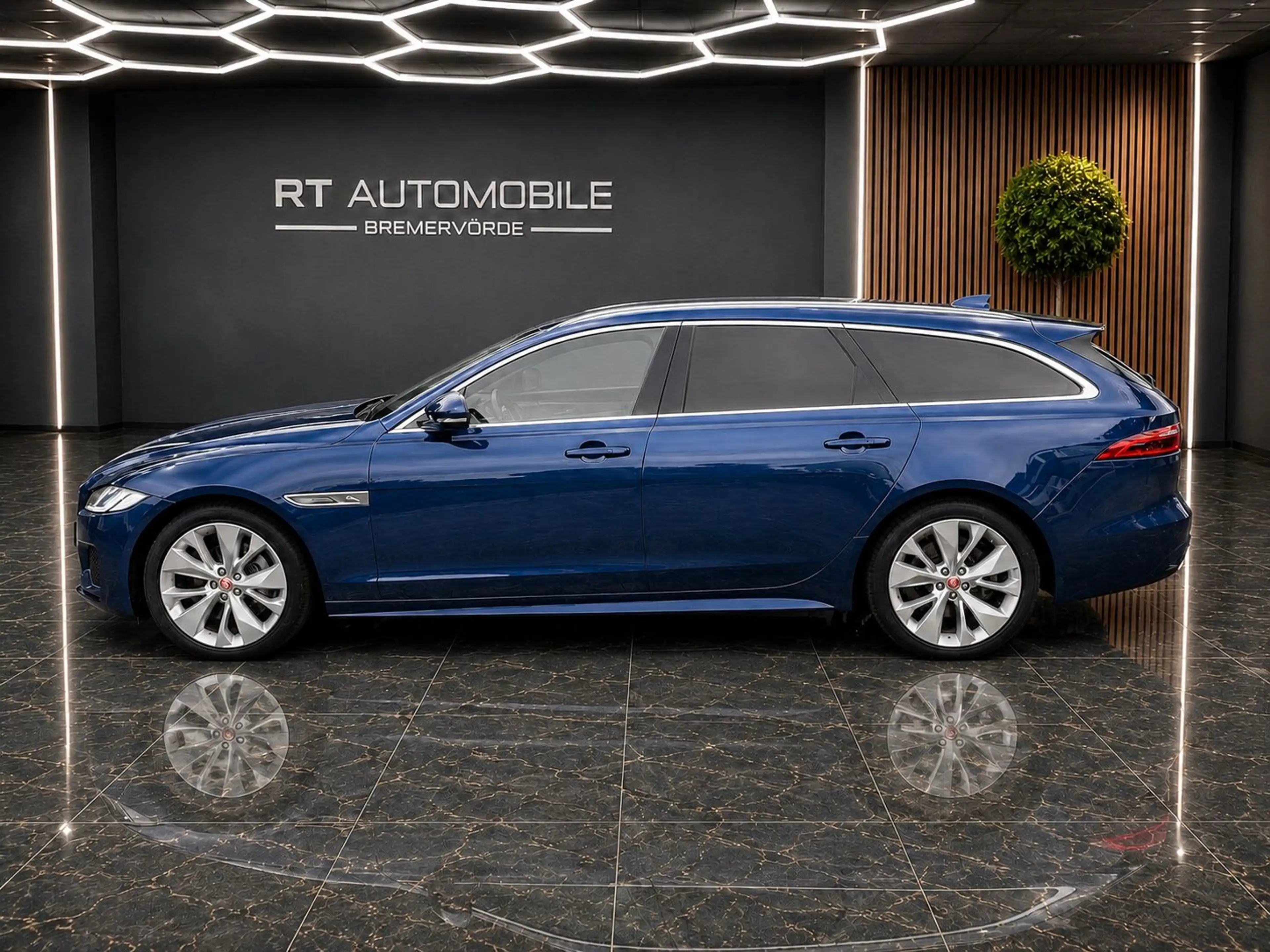 Jaguar XF Sportbrake R-Dynamic SE AWD LED 1.Hand !!!! — photo 7