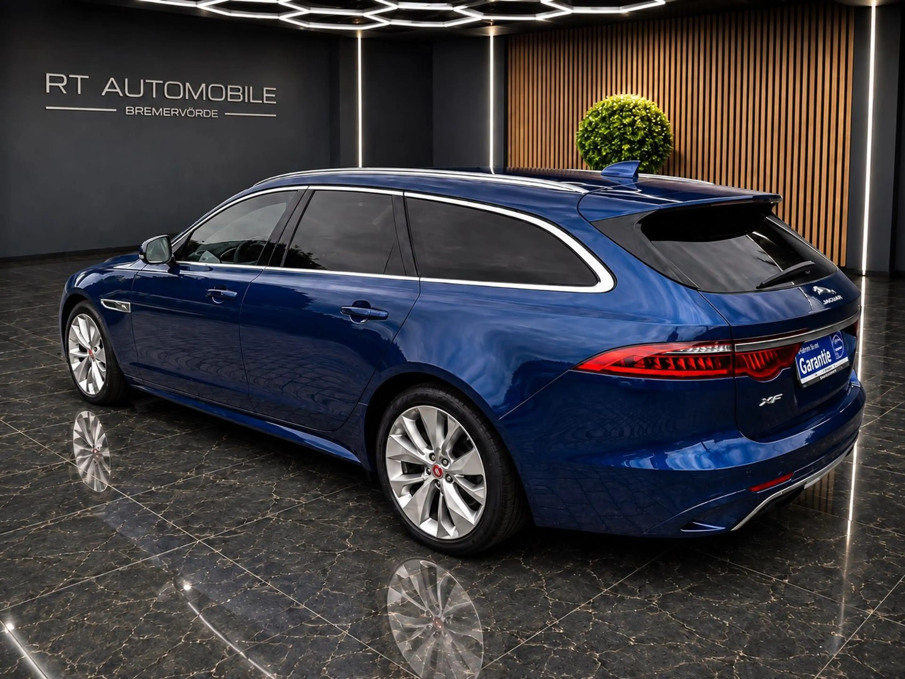 Jaguar XF Sportbrake R-Dynamic SE AWD LED 1.Hand !!!! — photo 3