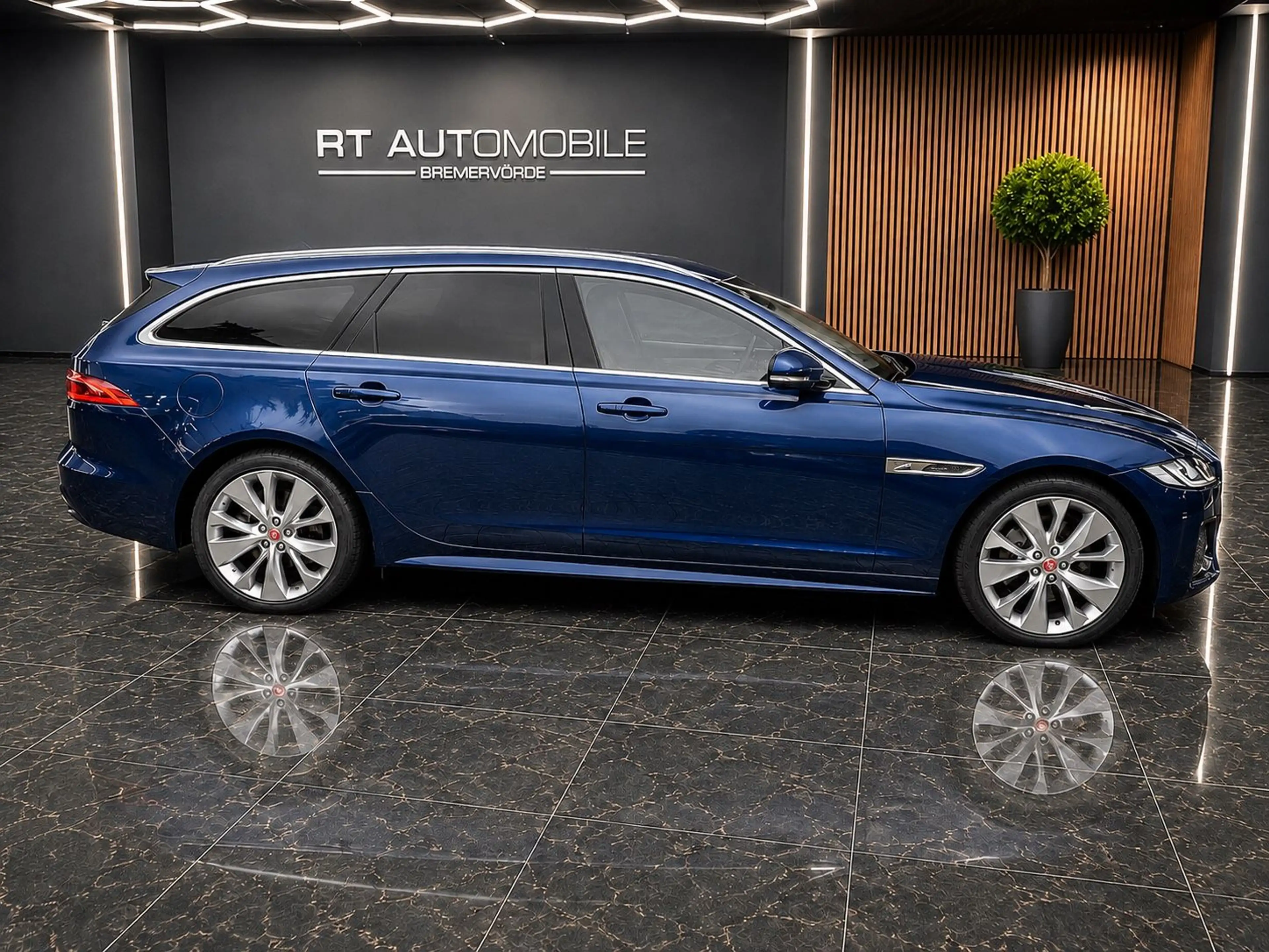 Jaguar XF Sportbrake R-Dynamic SE AWD LED 1.Hand !!!! — photo 8