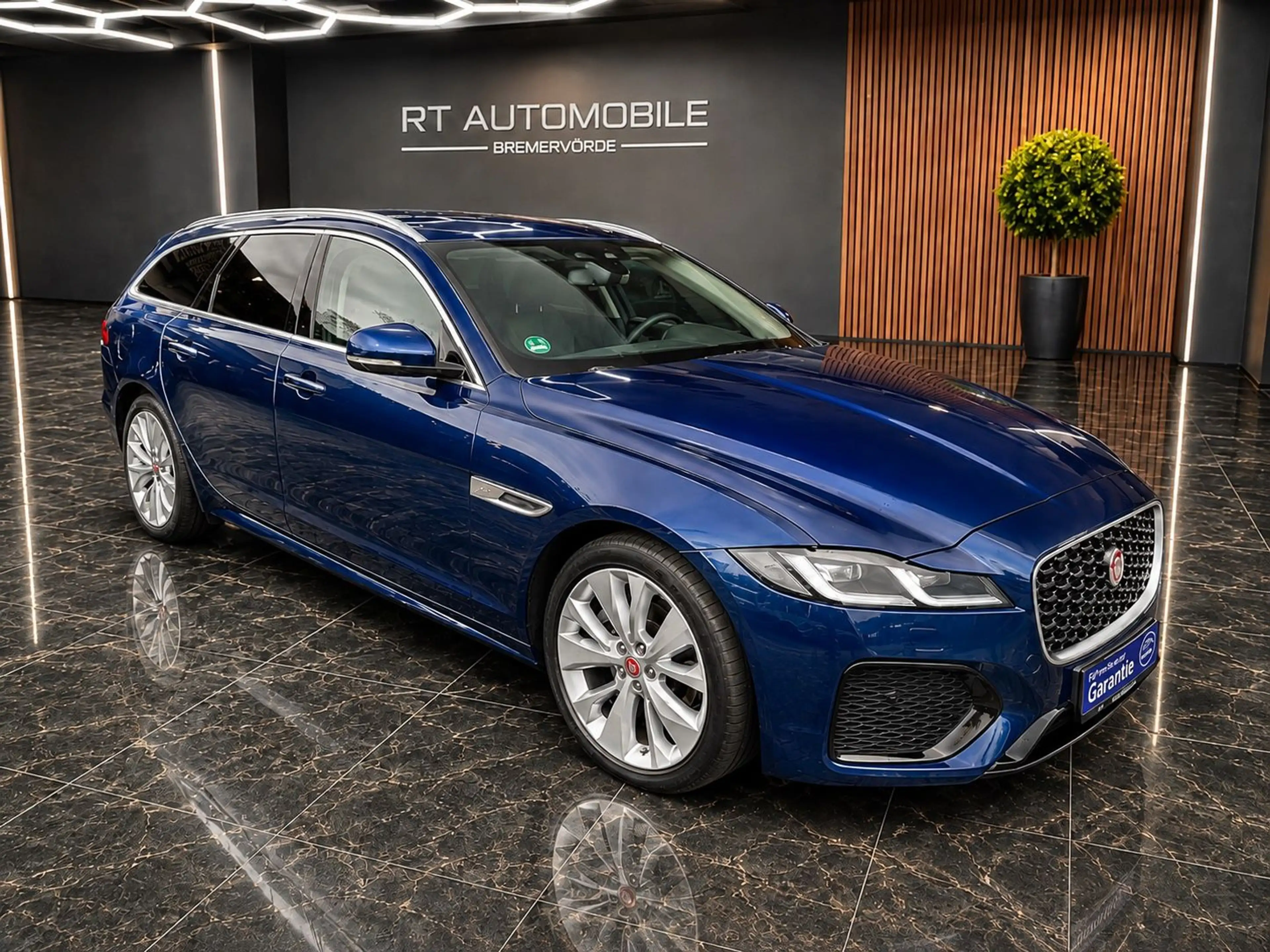 Jaguar XF Sportbrake R-Dynamic SE AWD LED 1.Hand !!!! — photo 2