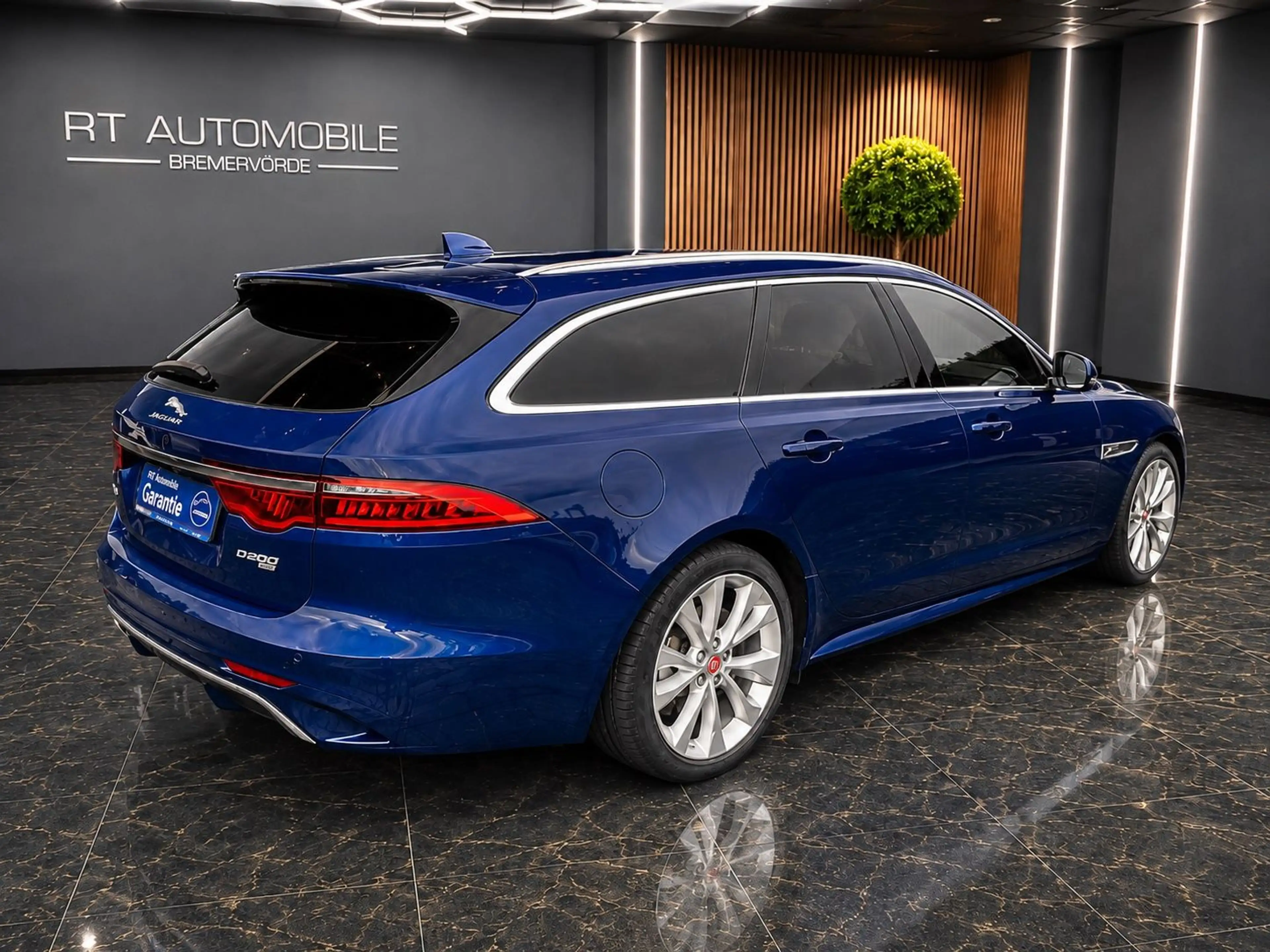 Jaguar XF Sportbrake R-Dynamic SE AWD LED 1.Hand !!!! — photo 4