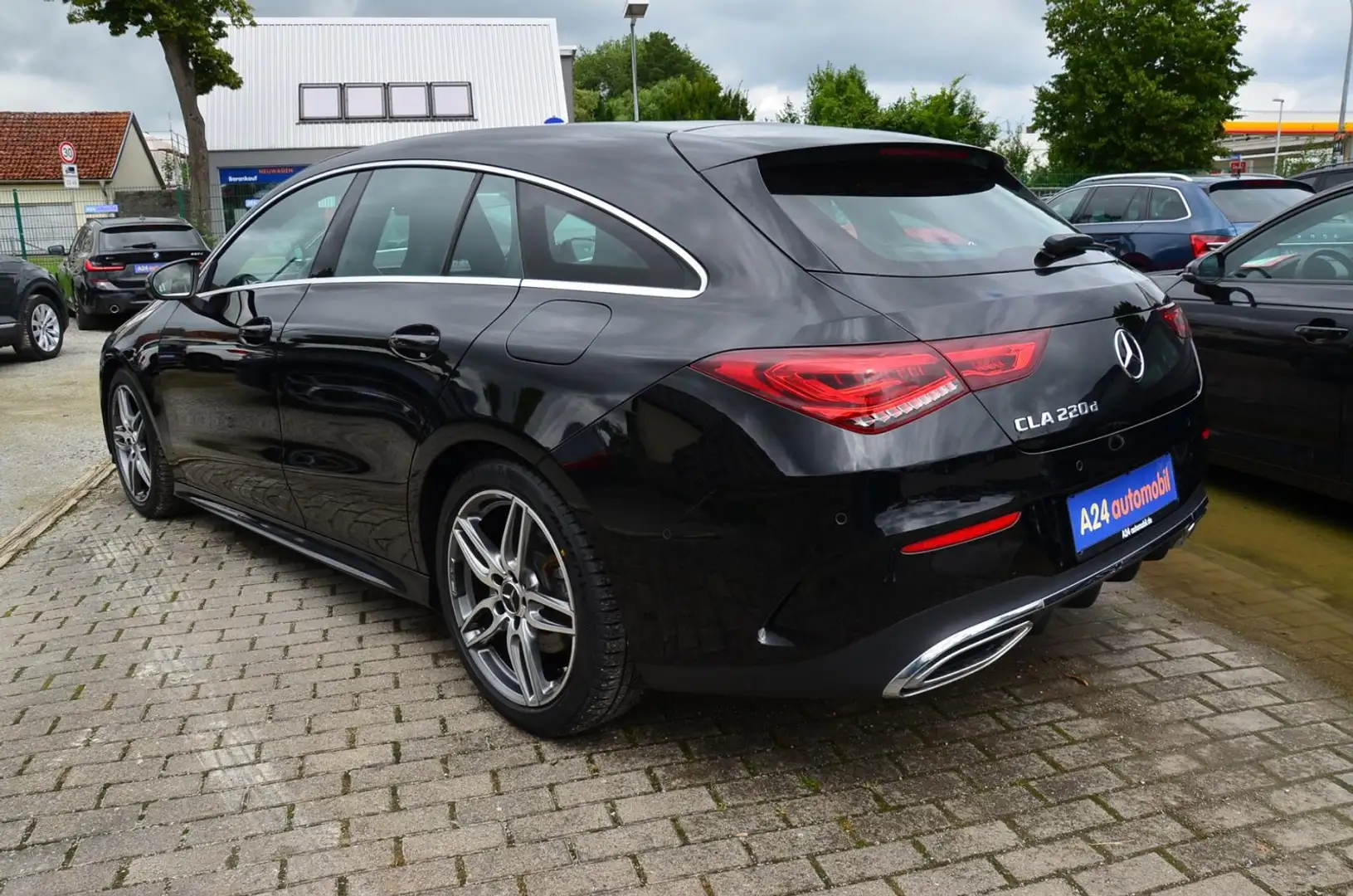Mercedes-Benz CLA 220 d SB AMG Line LED Multi Beam  Navi AHK Negro - 2