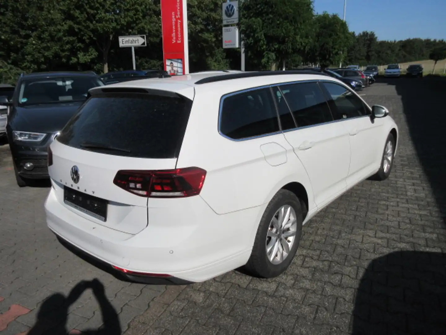 Volkswagen Passat Variant Business 2.0 TDI DSG NAVI AHK LED ALU APS GJR KLIMA Weiß - 2