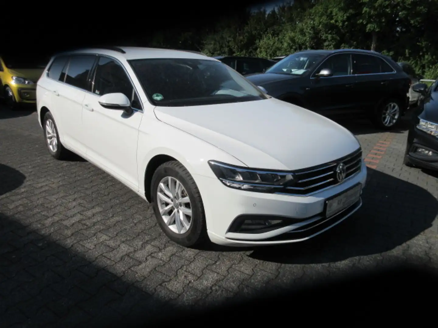 Volkswagen Passat Variant Business 2.0 TDI DSG NAVI AHK LED ALU APS GJR KLIMA Weiß - 1