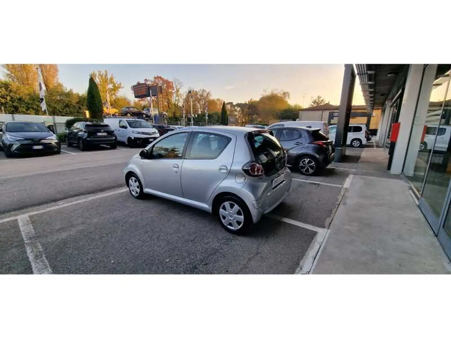 Toyota Aygo 1.0 Sol Connect 5p A/T Argento - 2