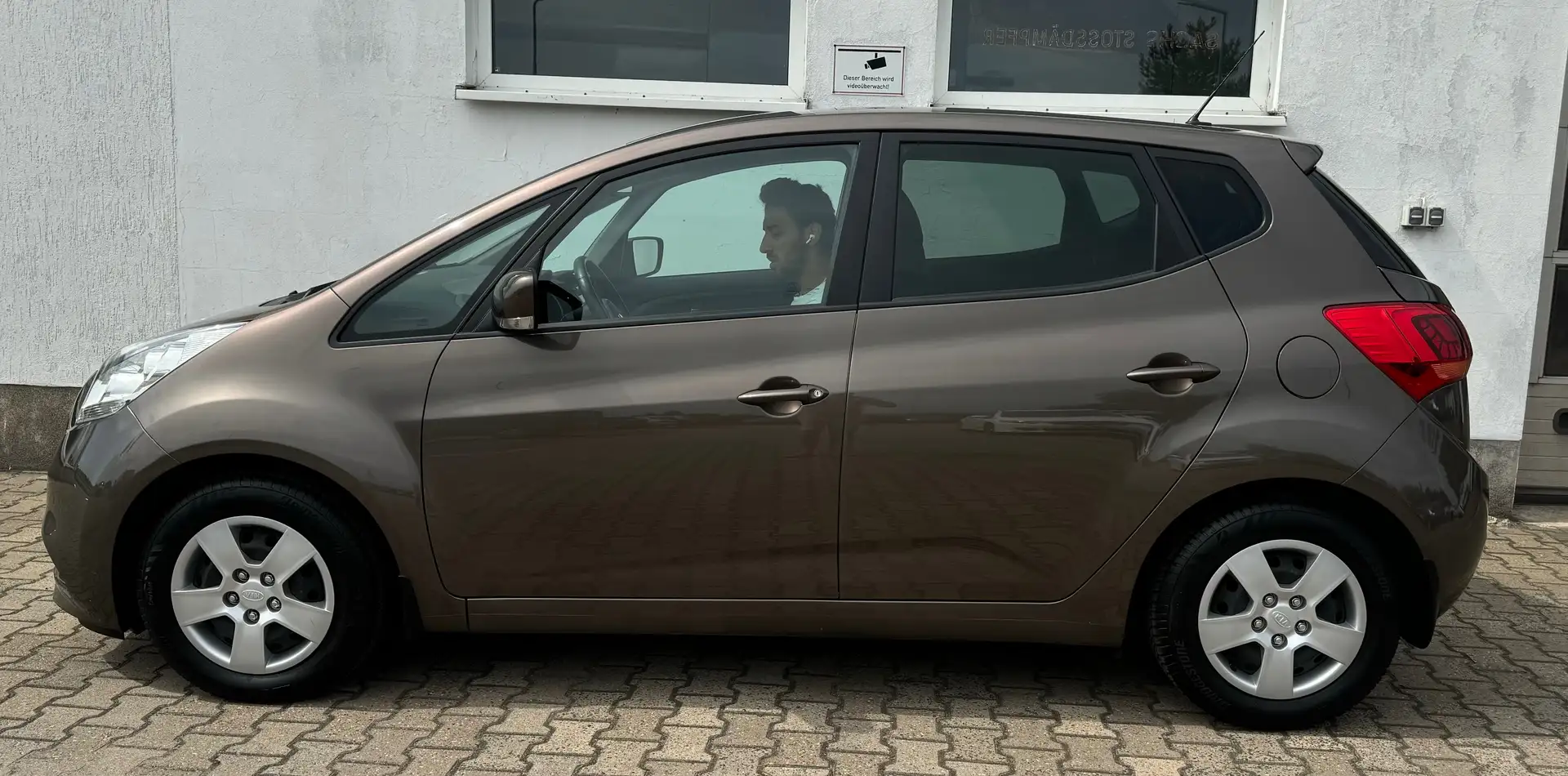 Kia Venga Dream Team-2.Hand-Allwetter-Navi-Klimaaut. Beige - 1