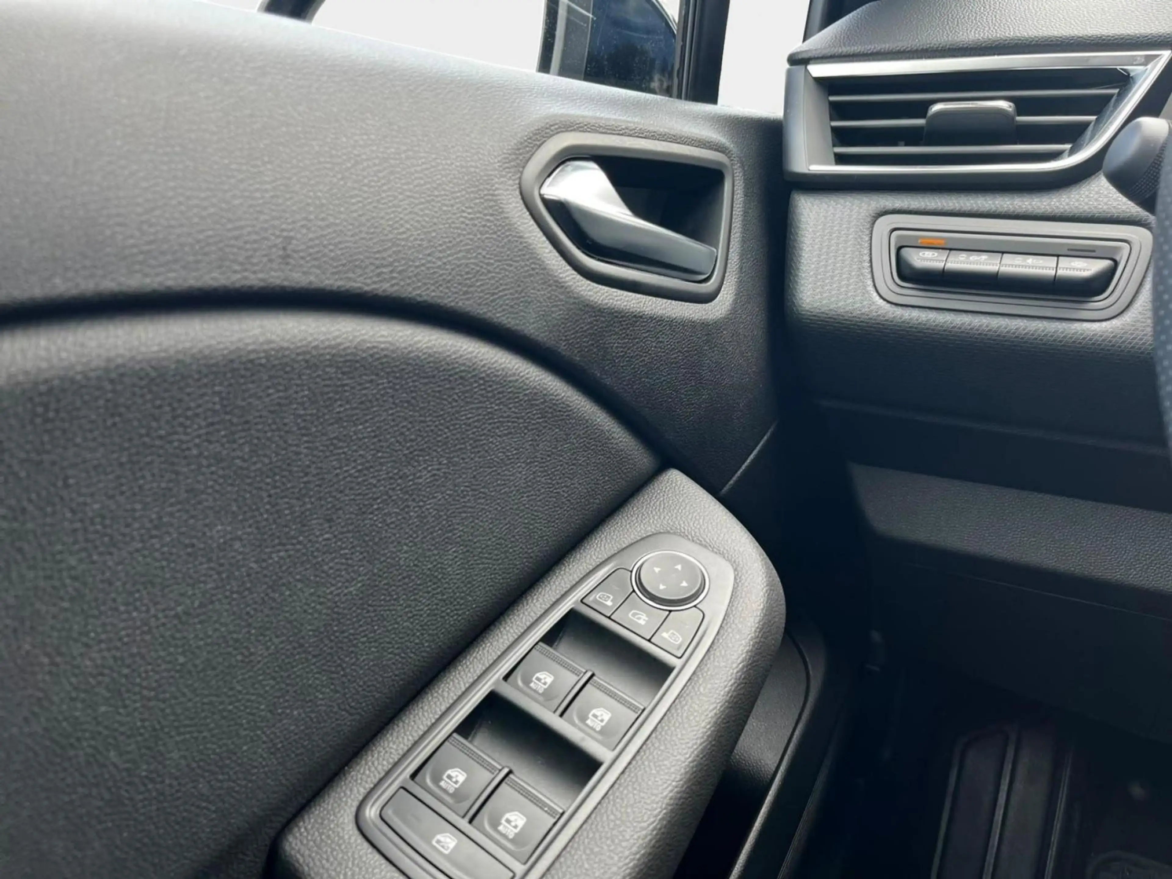 Mitsubishi Colt 1.6 Hybrid Top Hybrid — photo 11