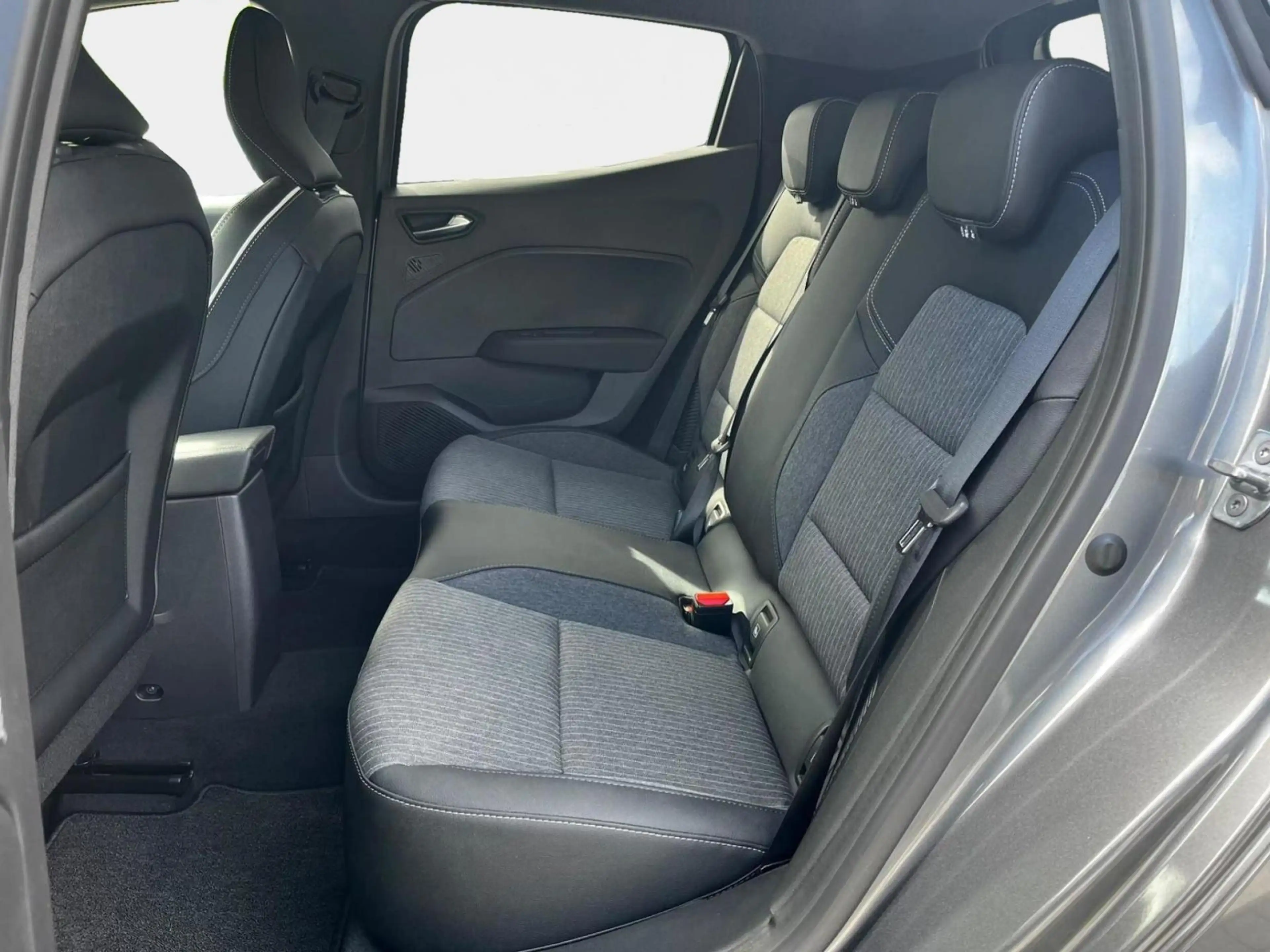 Mitsubishi Colt 1.6 Hybrid Top Hybrid — photo 15