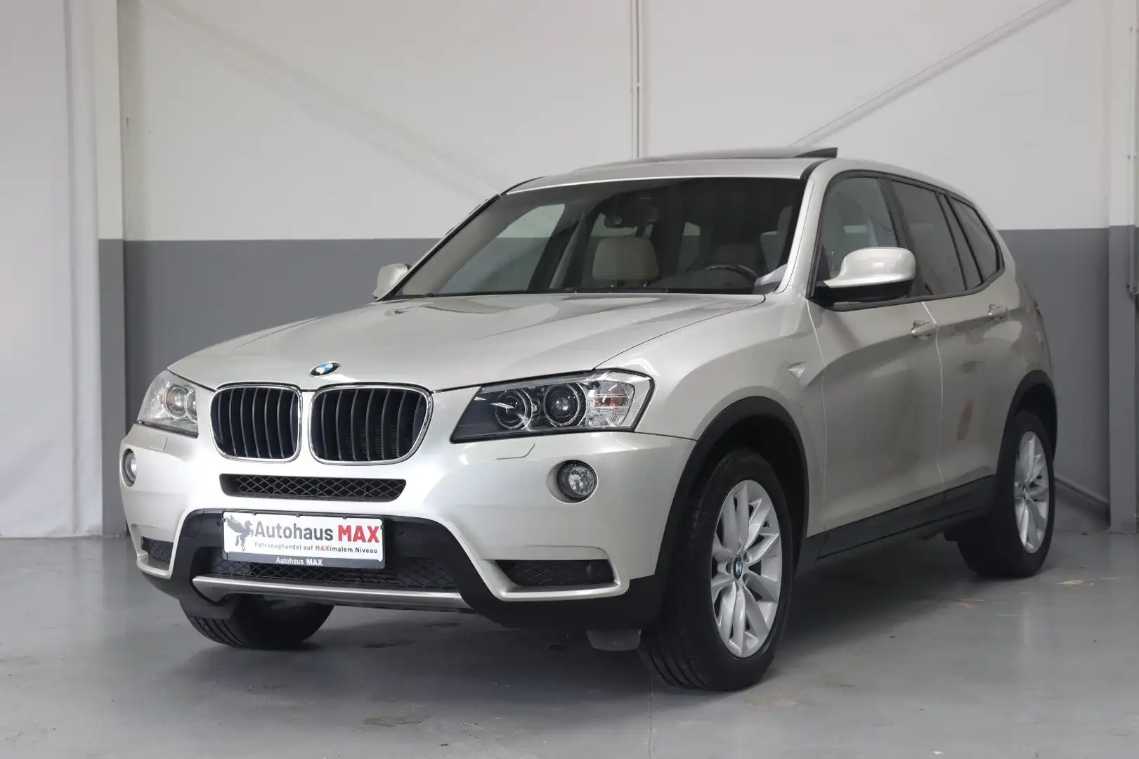 BMW X3 xDrive20d~SZH~1.Hand~Tempomat~PDC~Pano~Navi Stříbrná - 1