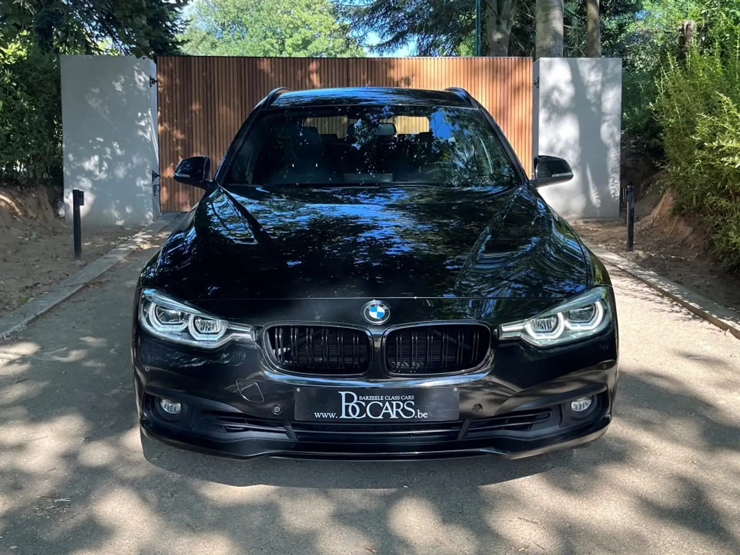 BMW 320 ia Faclift-Full Led-Navi Prof-Verwarmd Leer-Pdc19" Černá - 2