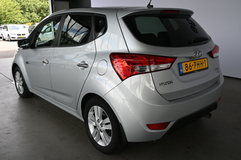 Hyundai iX20 1.4i i-Catcher Clima Navigatie Schuifdak Trekhaak — photo 12