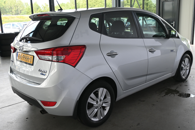 Hyundai iX20 1.4i i-Catcher Clima Navigatie Schuifdak Trekhaak — photo 13